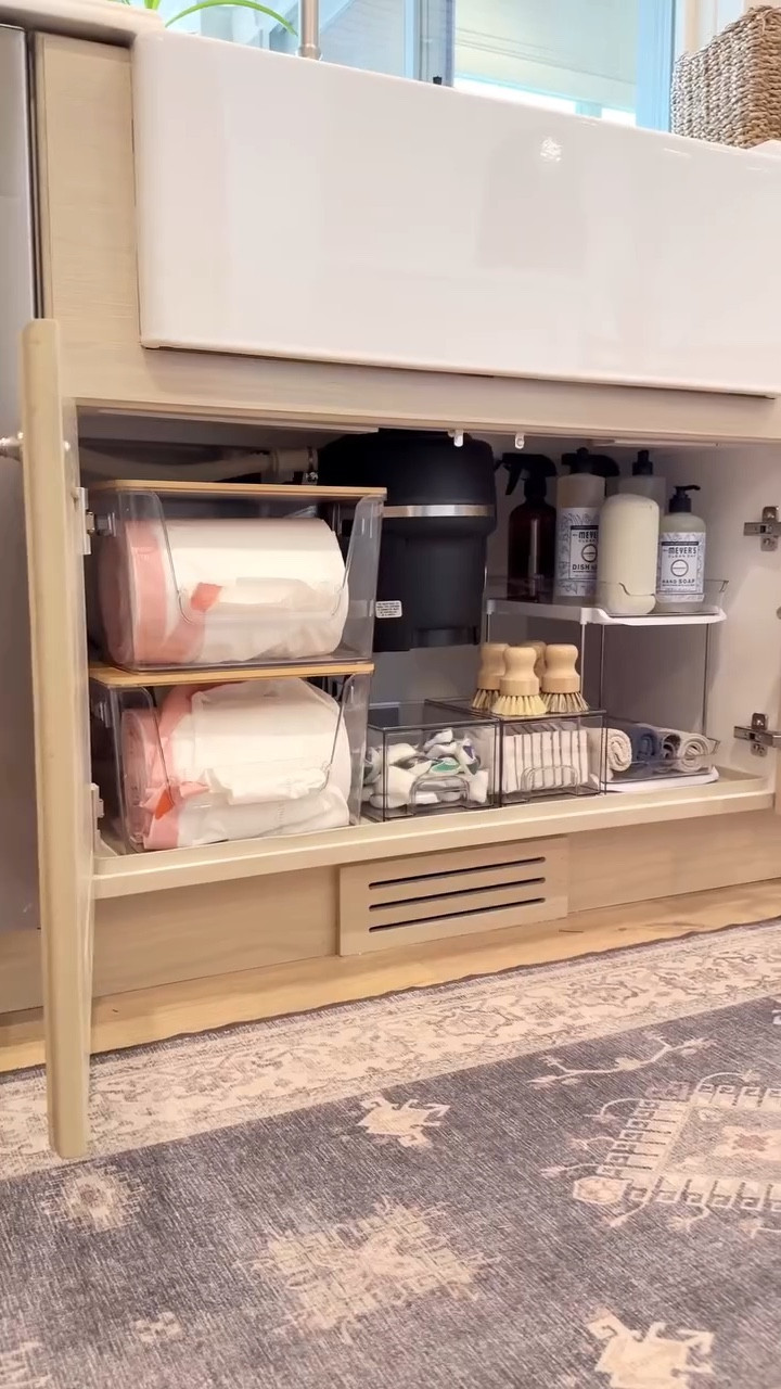Nothing makes a kitchen feel calmer than finally getting the “messy zones” under control. After trying several systems of my cramped space under my farmhouse sink, this is the setup that actually stays clean, looks elevated, houses all the cleaning essentials I need it to, and makes organization so much easier. Small wins, big impact.

FOLLOW for more Amazon home finds + aesthetic ideas that make your home work (and look) better. 🤌🏼

Xoxo,
Andrea

#amazonhome #underthesinkorganization #amazonorganization #organizedhome #kitchenorganization

#LTKHome #LTKmomlife