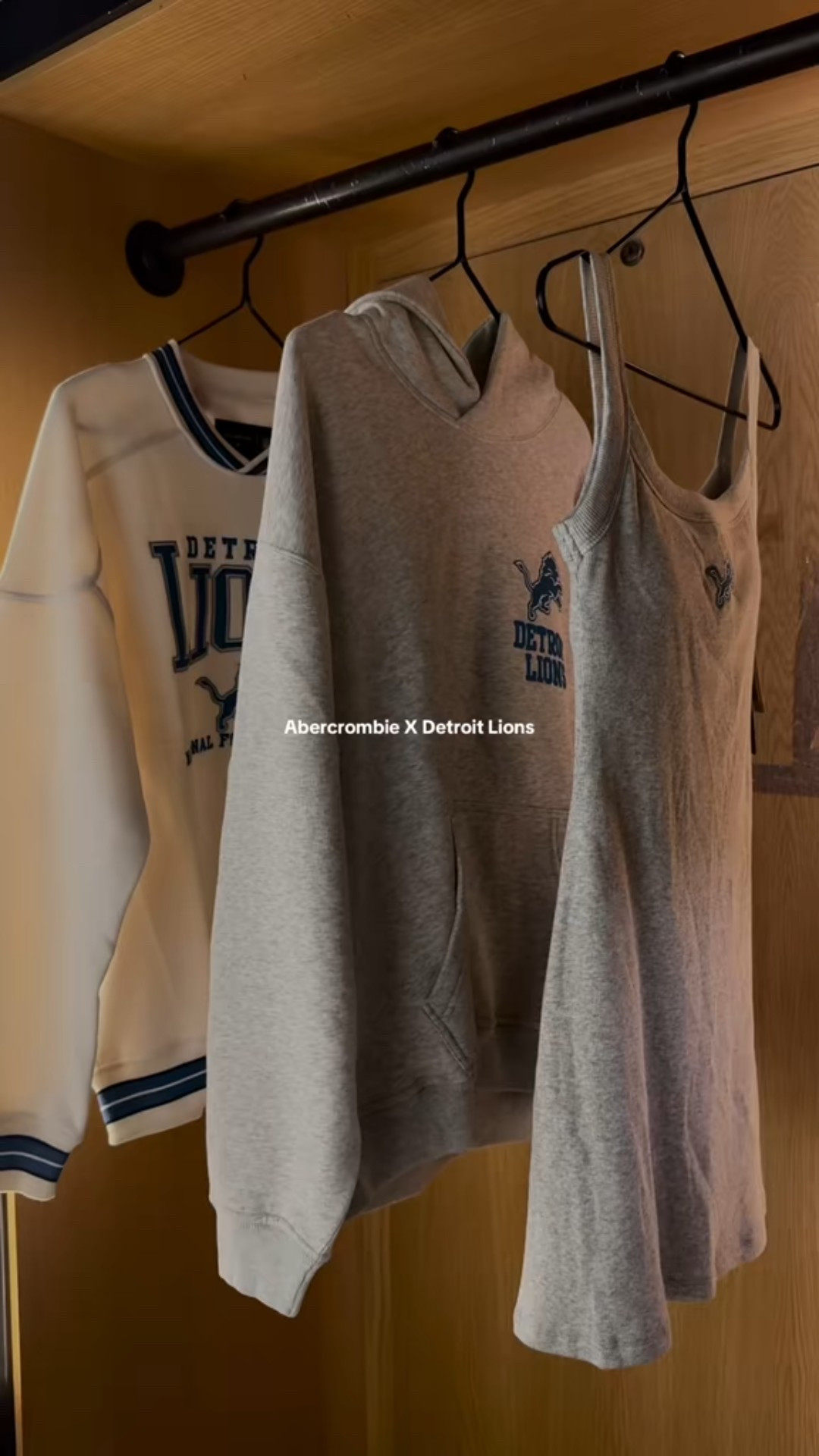Abercrombie X Detroit Lions 

Game day outfit inspo, Abercrombie NFL, NFL outfit, cozy 
football Sunday 