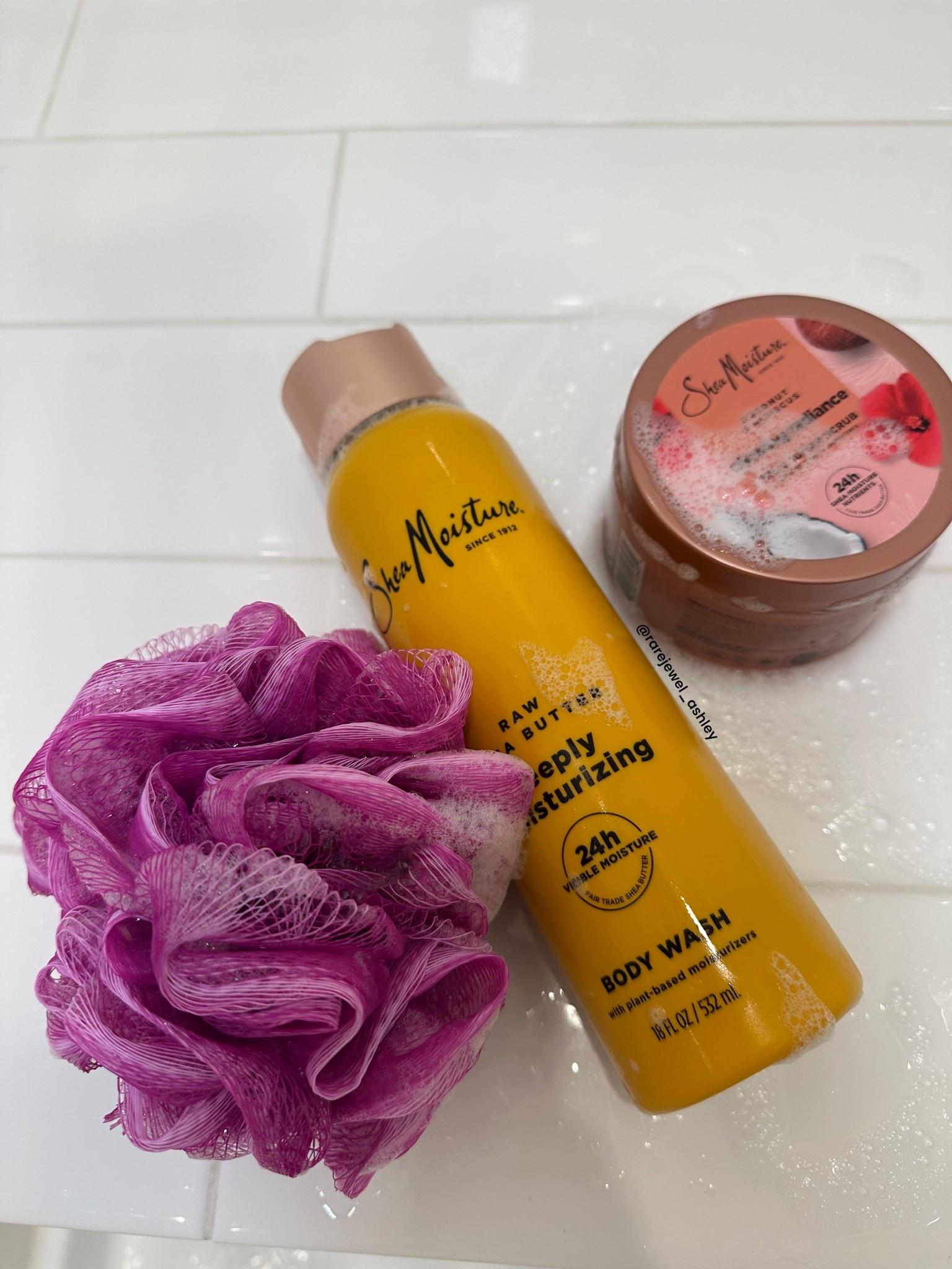 Body wash that helps moisturize your skin after a shower or bath.


#sheamoisture #bodywash #bathtime #showertime #potd #skincare #beautycare #fall #trending #musthave

#LTKFamily #LTKBeauty