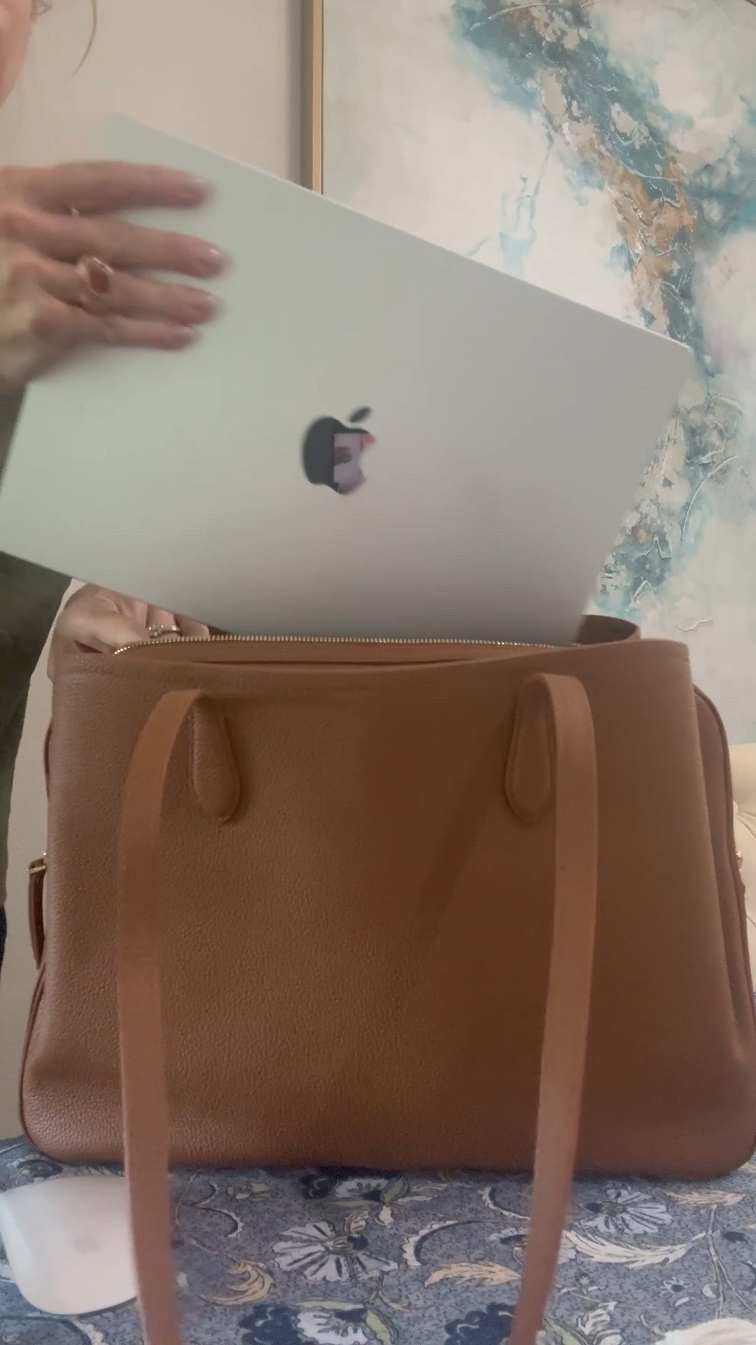 This is a great and stylish laptop totebag, work bag, shoulder bag.  Available in many colors.