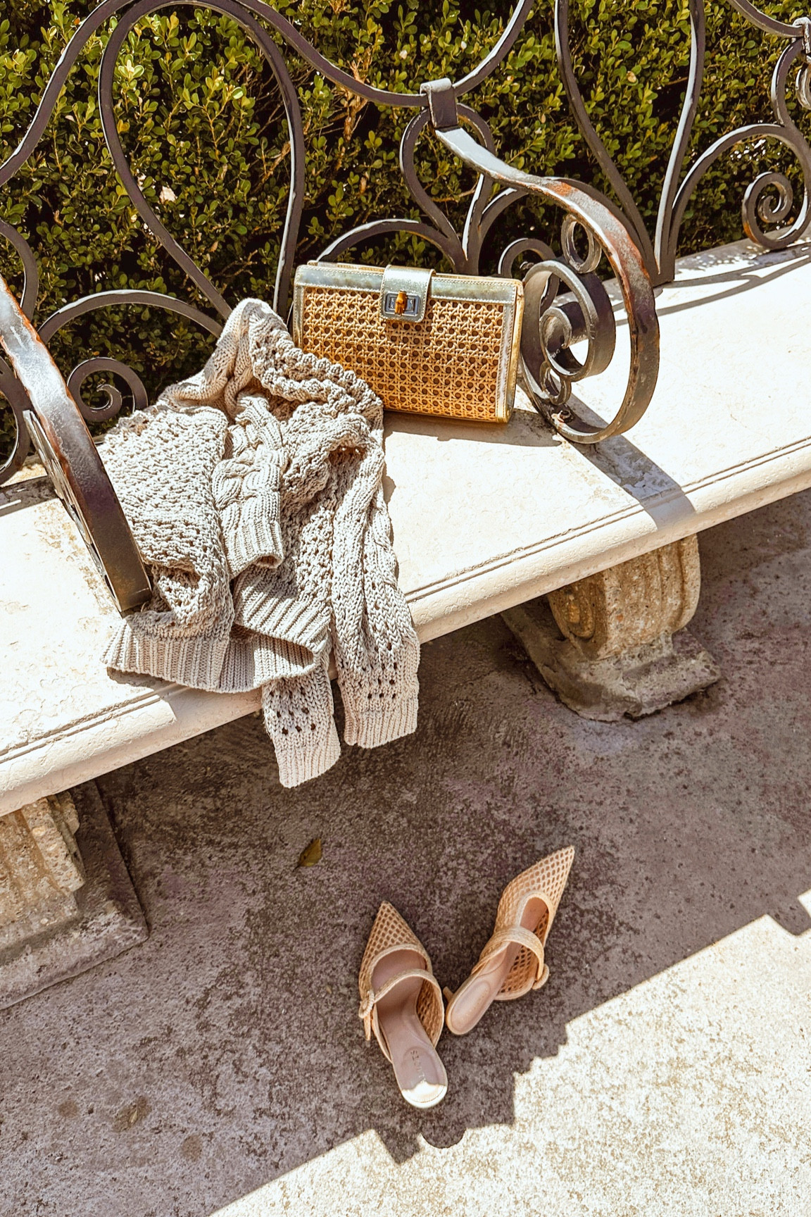 Beautiful weather calls for a romantic park stroll 🌿

P.S. yes! These mules are comfortable. 

@talbotsofficial #talbotspartner #mytalbots
