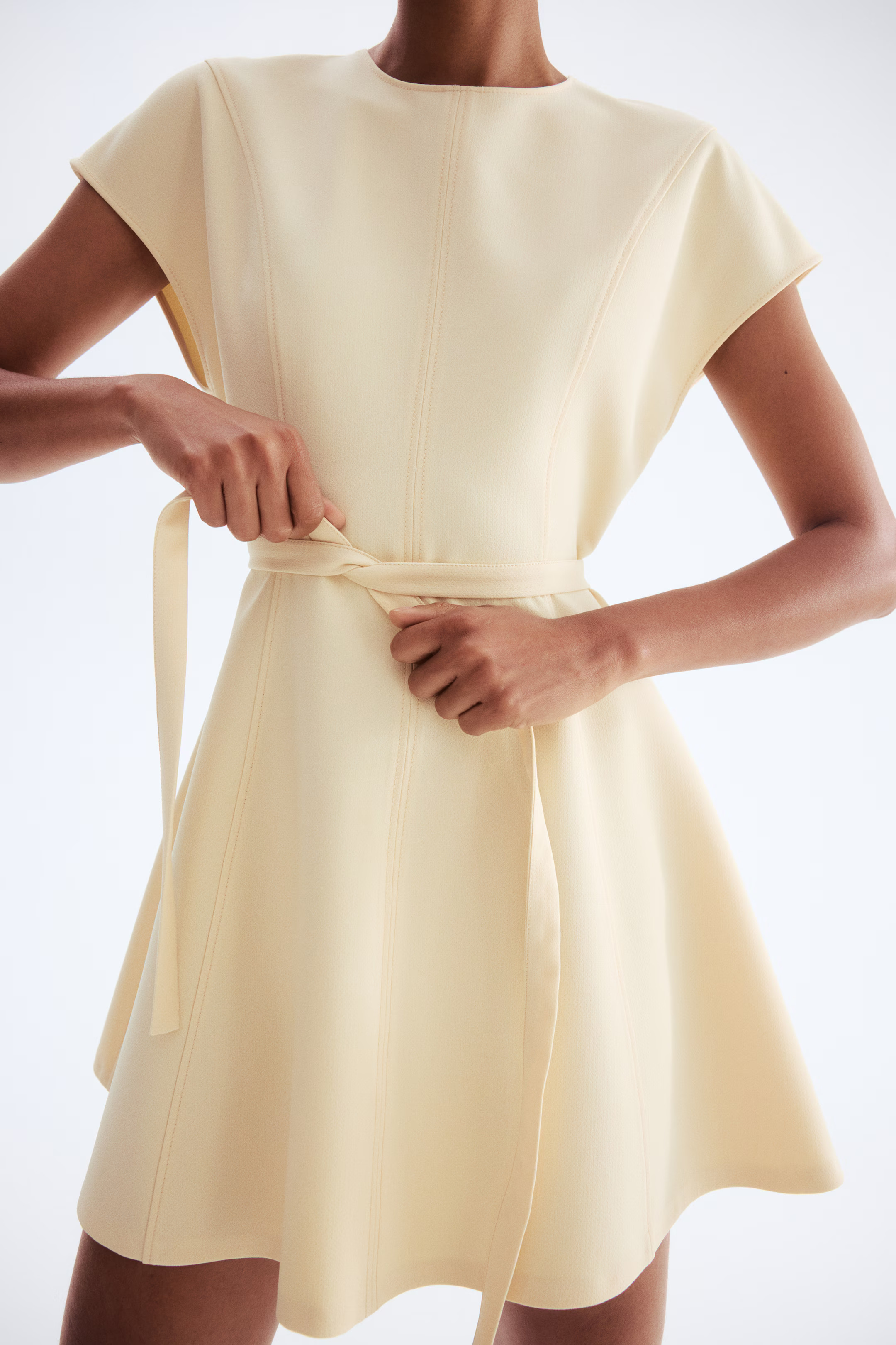 Tie-belt dress | H&M (UK, MY, IN, SG, PH, TW, HK)