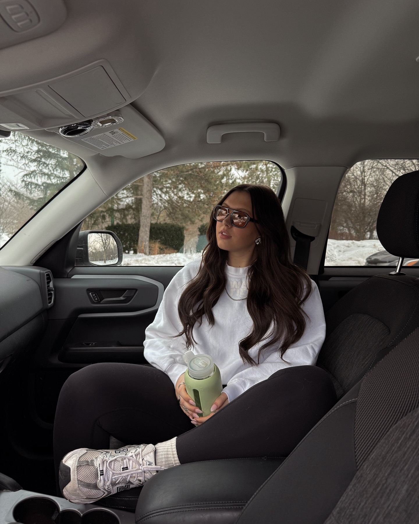 just a girly and her emotional support water bottle✨