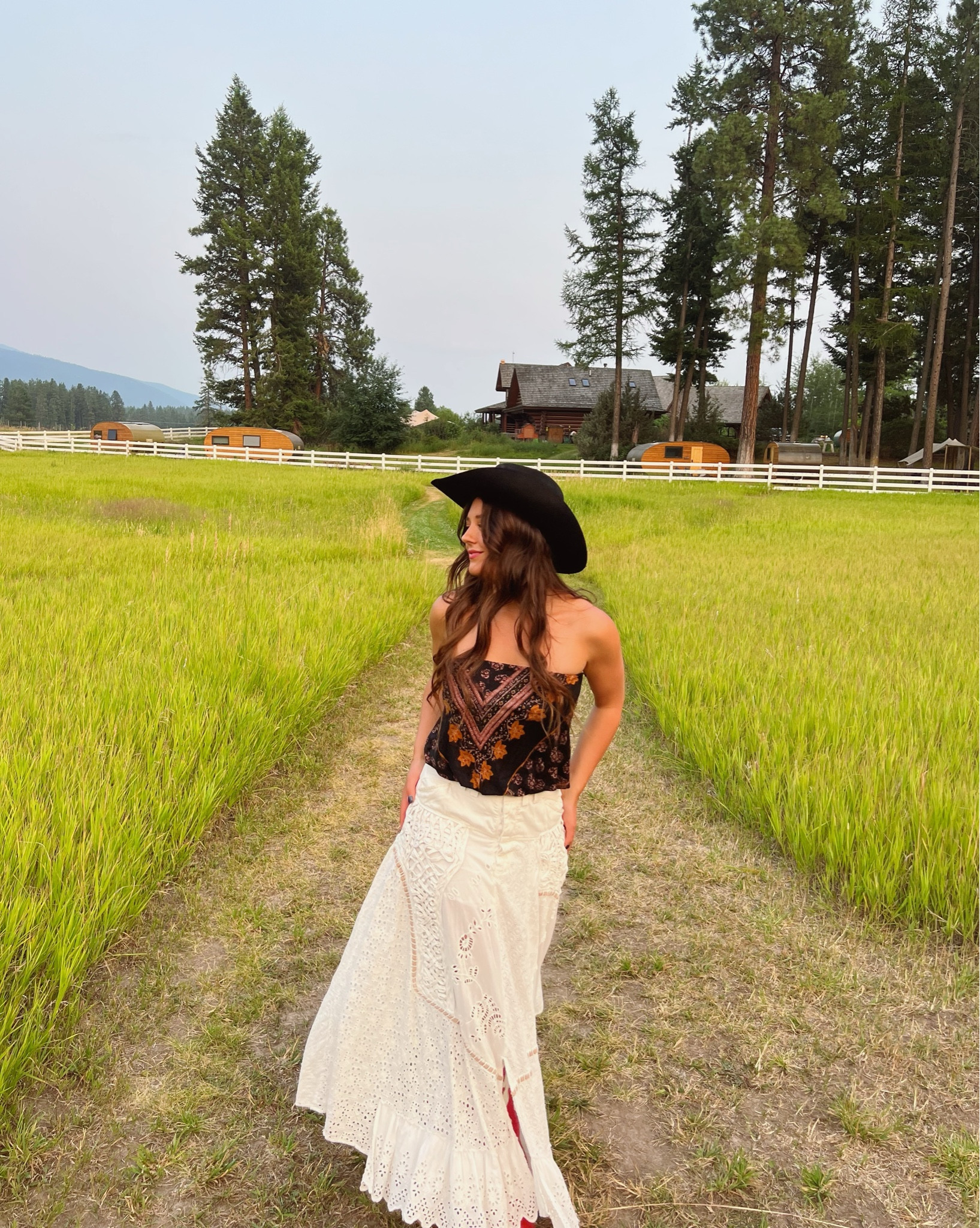 how to style a maxi skirt for summer 🤎