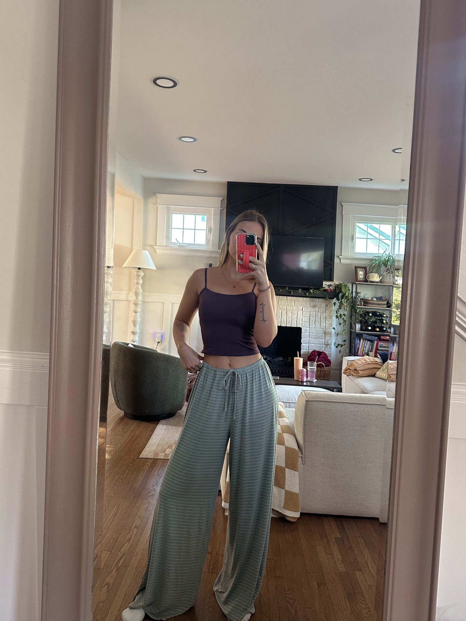 The comfiest sleep pants EVERRRR. Wearing small

#LTKmorningroutine