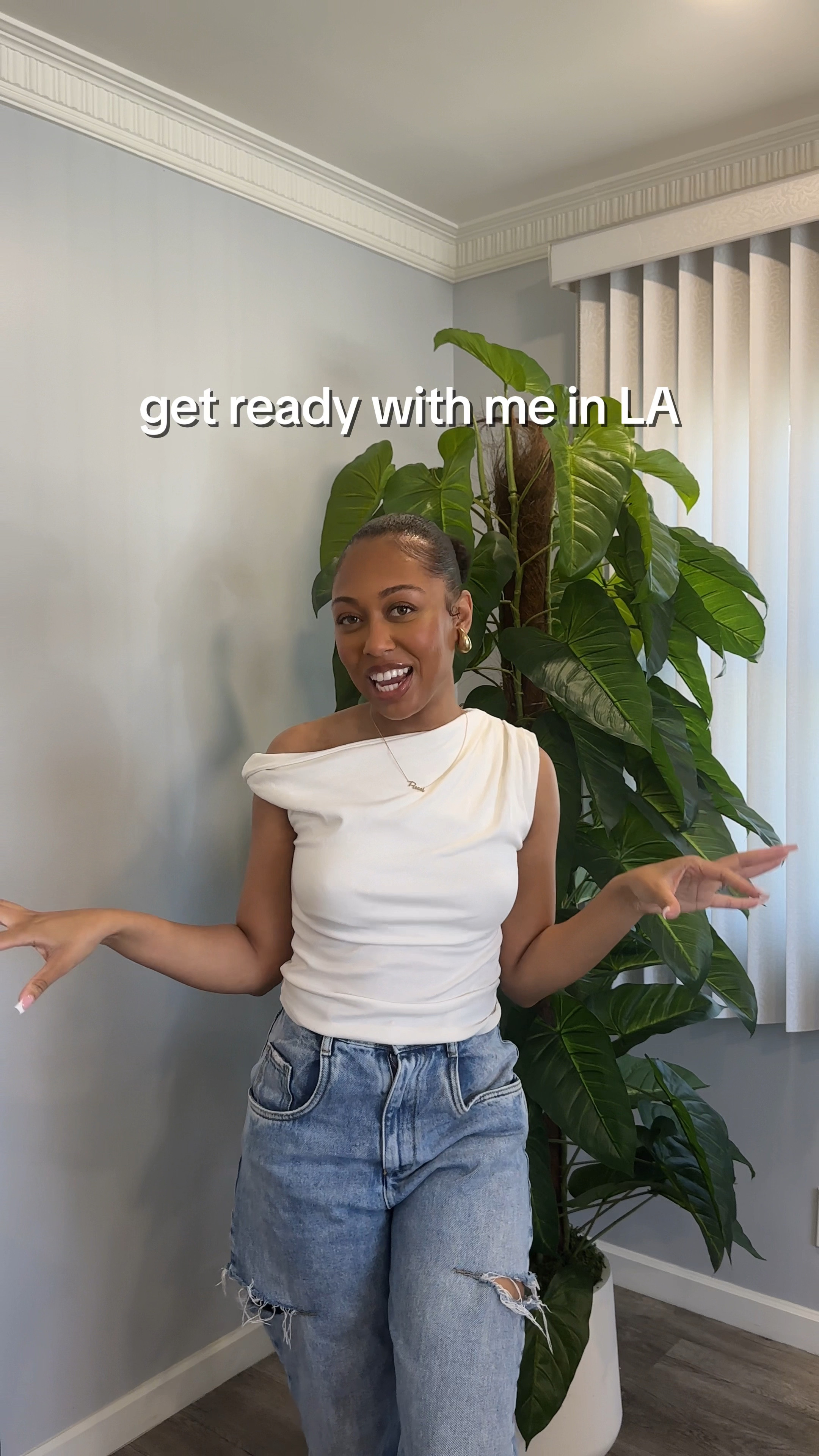 I love a cute and casual outfit🤍

#LTKVideo #LTKStyleTip