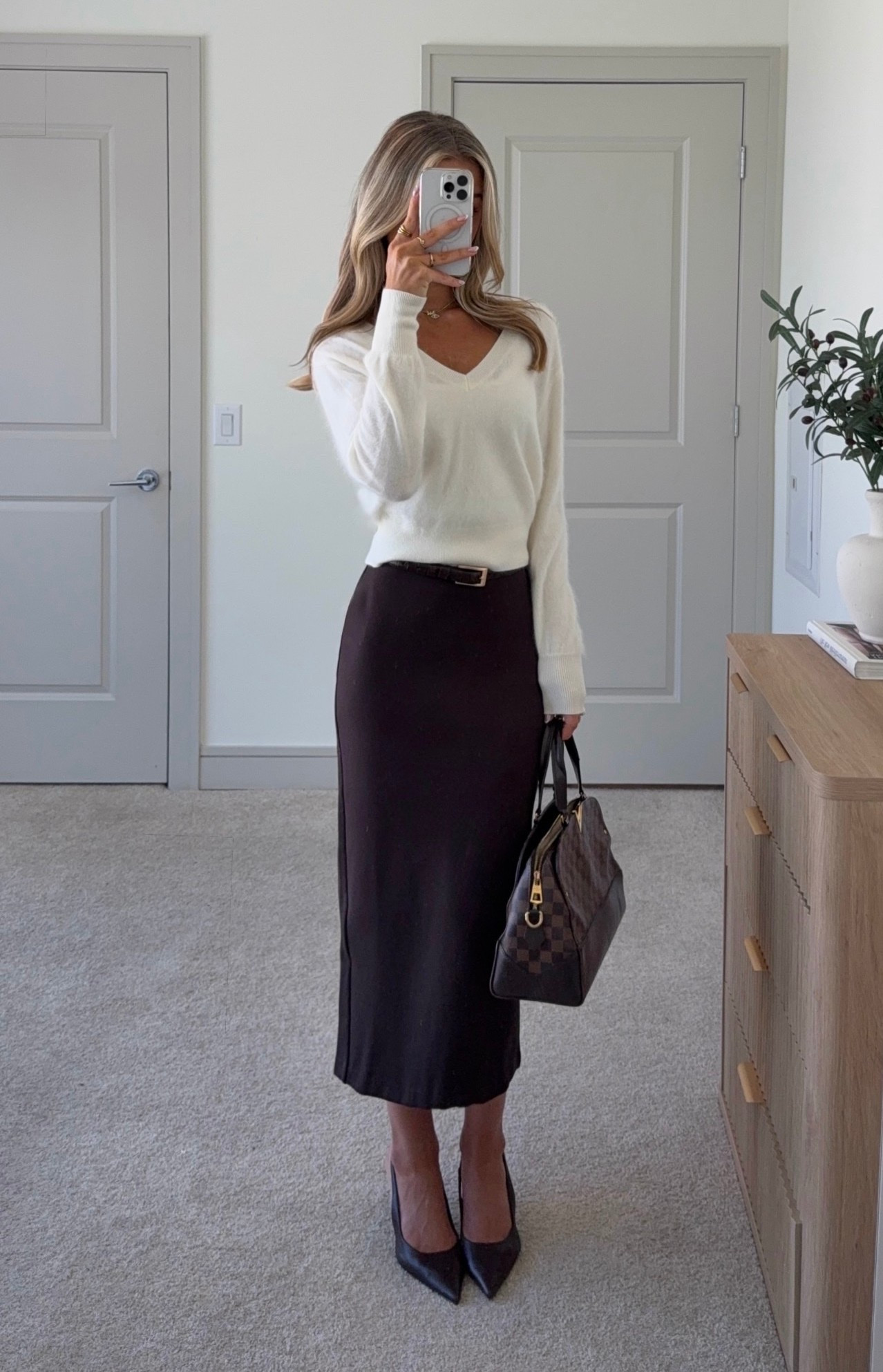 styling @Quince brown maxi pencil skirt for the office in fall 🍂 #quincepartner

#LTKootd #LTKWorkwear