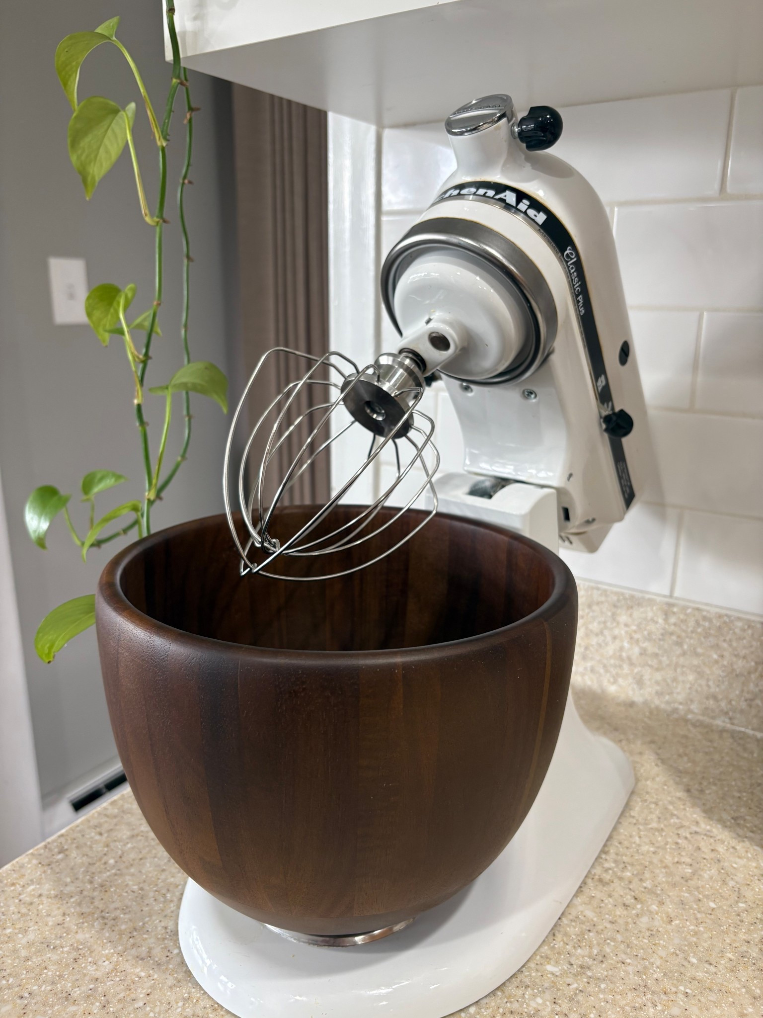 Soaceaid, kitchenAid Mixer Bowl. In walnut color