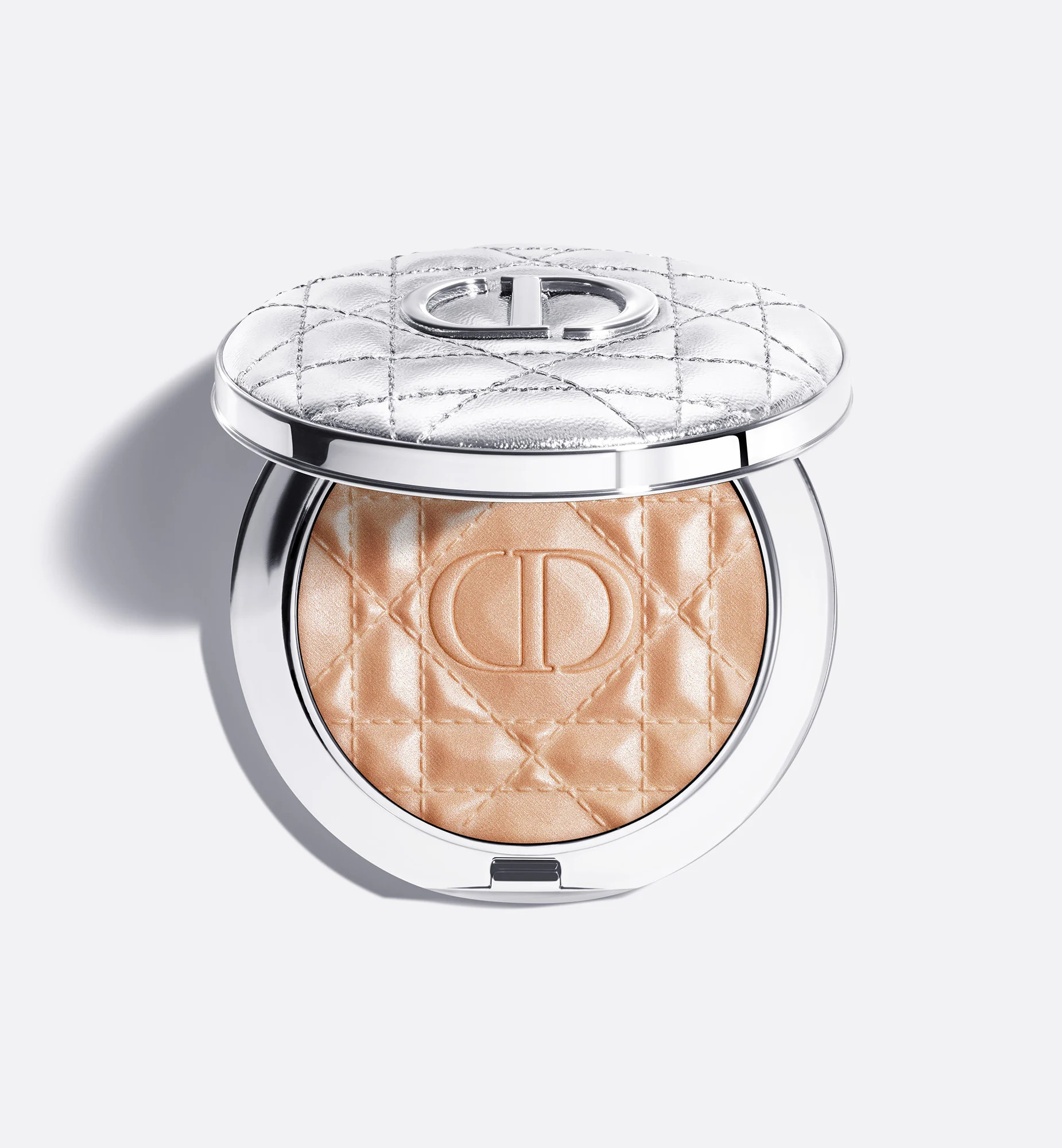 Dior Forever Glow Luminizer powder has 3 new finishes\u00b9 that reflect light from every angle:... | Dior Beauty (US)