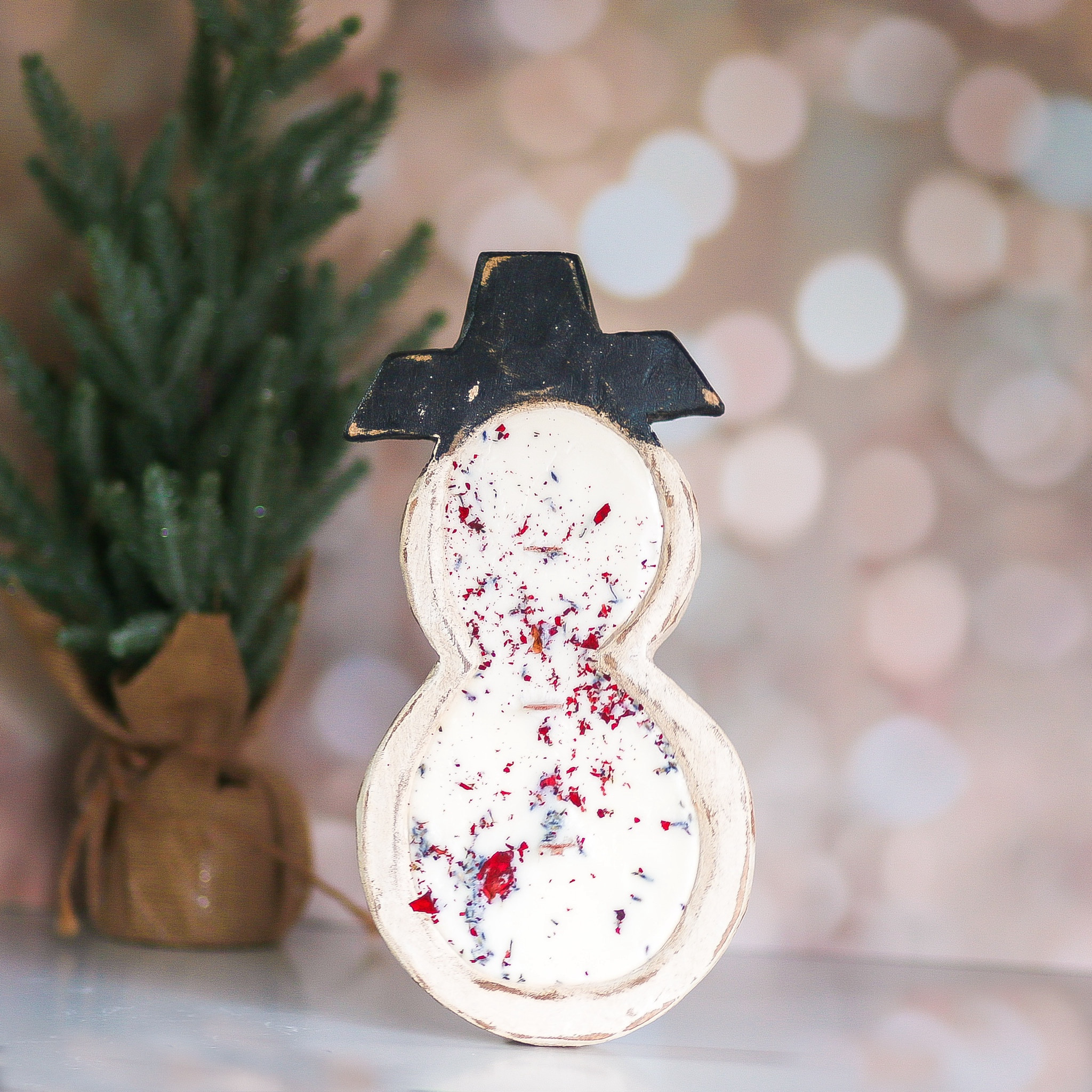 A snowman candle that’s almost too cute to burn ⛄️ 🩷🫶🏼
#candles #holidaycandle #snowman

#LTKHoliday #LTKhome #LTKCyberWeek
