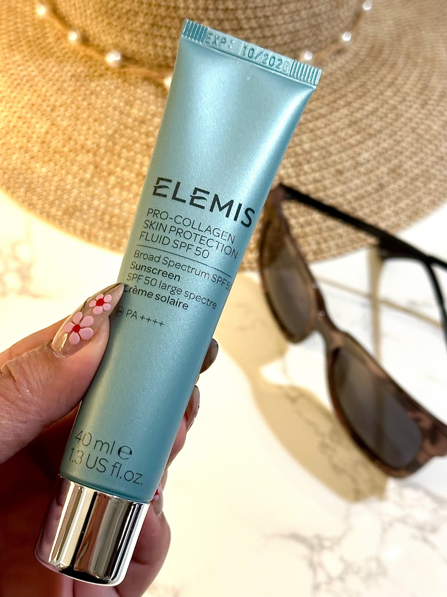 📣Elemis Friends and Family Sale Alert‼️ 🚨
Today is your last chance to receive 25% Off Sitewide + FREE Spring Awakening Gift (worth $109) when you spend $145+ by using Code: FF25🤗
🔗 https://go.shopmy.us/p-14818457

@elemis Elemis just launched their 
✨NEW PRO-COLLAGEN SKIN PROTECTION FLUID SPF 50 ✨Advanced Sunscreen

✔️PRIME, PROTECT, PERFECT
Protect your skin from UVA and UVB damage that can cause collagen breakdown with this lightweight broad-spectrum SPF 50 sunscreen.

🩵This silky, second-skin texture blends seamlessly into skin, leaving no white cast, just an invisible layer, makeup-ready shield against UVA and UVB rays.  My skin feels smoother and it blends nicely on my skin tone.  This is like a dream SPF I just want to wear everyday! I’m obsessed!  I highly recommend this! ✨

Ingredients:
🌱Lithops Stem Cell
A 100% natural active derived from plant stem cells. Optimises the skin microenvironment and supports the skin’s own production of vitamin D.
🌱Padina Pavonica
A moisture-boosting, brown macroalgae found on the Mediterranean coast, rich in polysaccharides known to maintain skin’s moisturization and supports the feeling of hydration
🌱Carthamus Tinctorius Oleosomes
Plant-Based UV filter delivery system, offers broad-spectrum UVA and UVB protection

🌞Protect your skin with heavy duty sun protection! 
Here’s the link🔗 https://go.shopmy.us/p-14818467