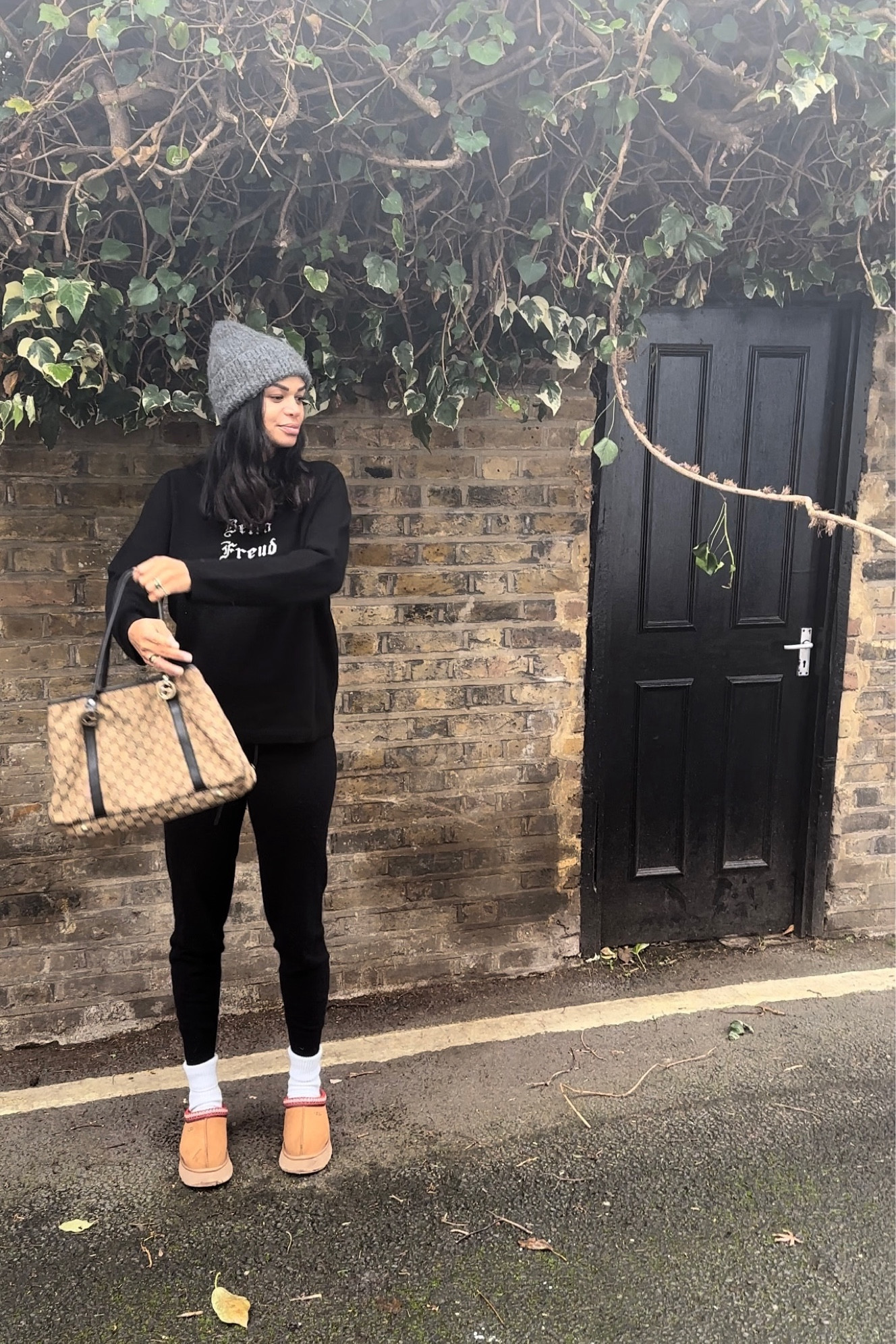 Cosy in cashmere- been living in these cashmere trousers and jumper and they are both on sale! 

#LTKbump #LTKSeasonal #LTKsalealert