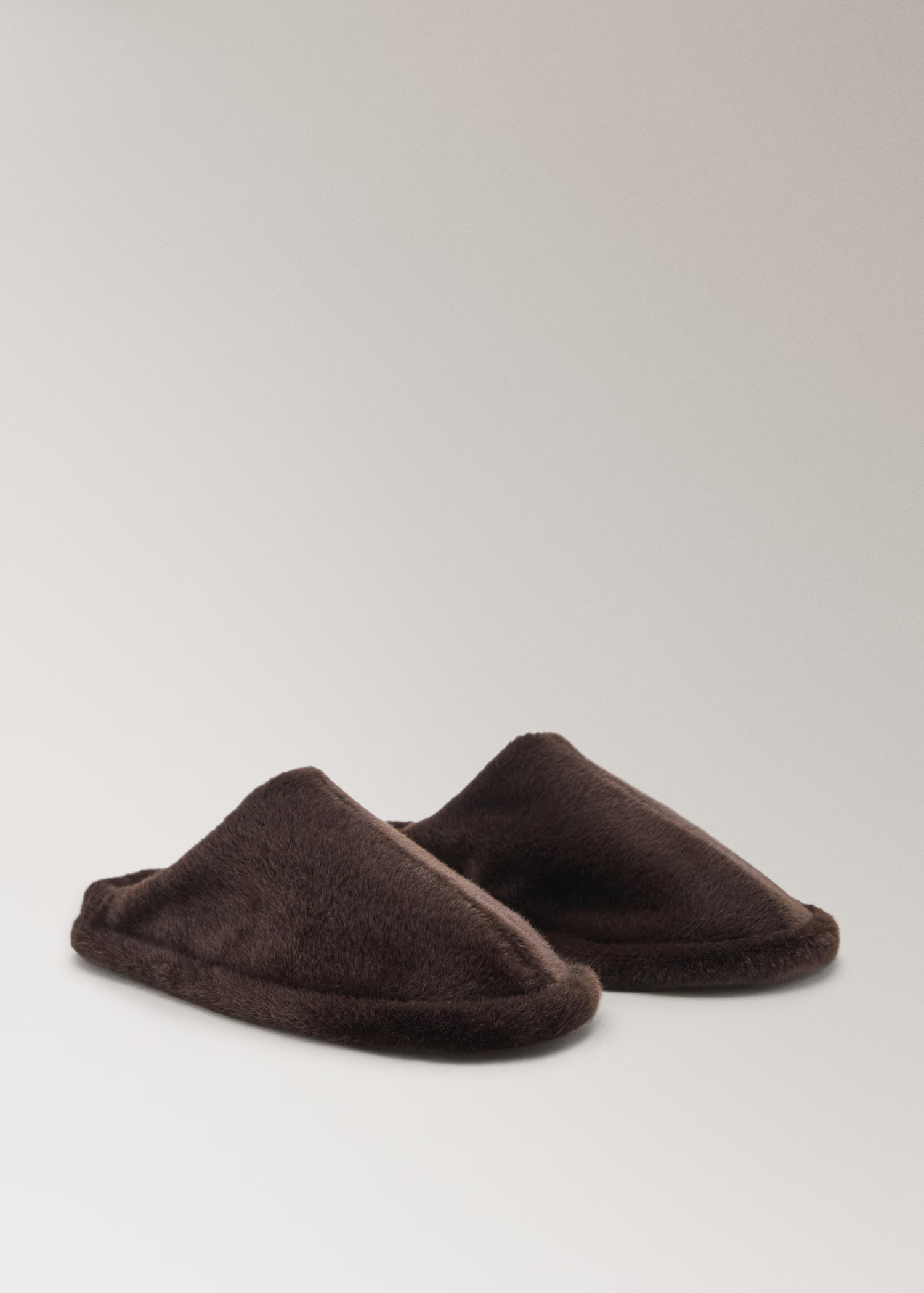 Fur mule slippers with stitching detail | Mango (US/MX/AU)
