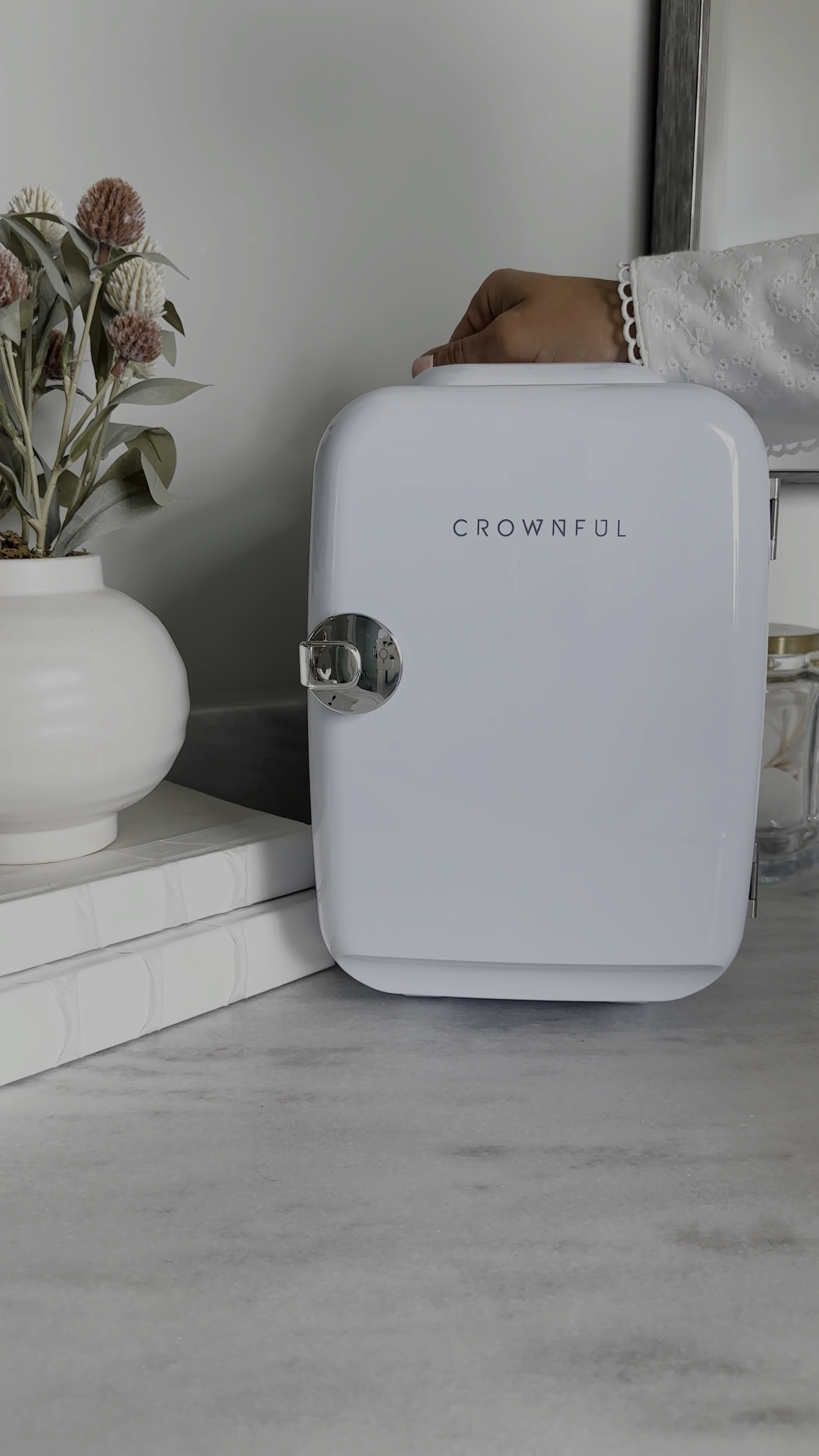  CROWNFUL Mini Fridge, 4 Liter/6 Can Portable Cooler