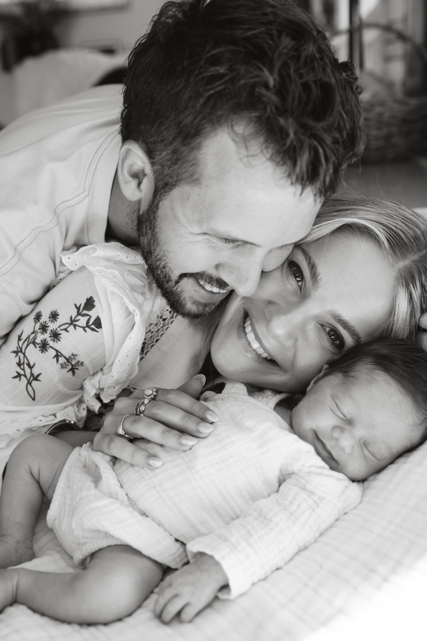 Family photo outfit - neutral newborn photo outfits

#LTKBaby #LTKFamily