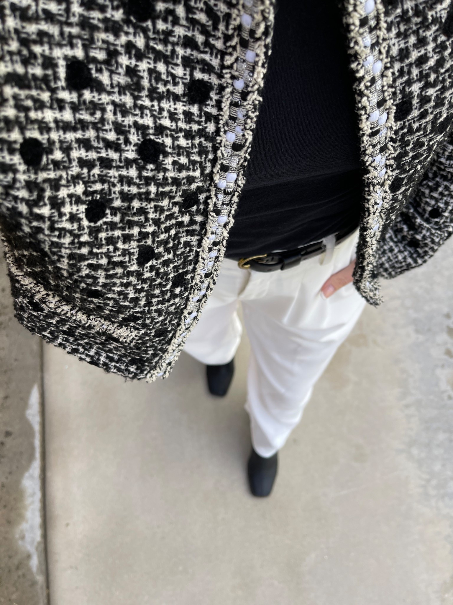 Workwear 🖤

Office outfit, meeting outfit, black and white outfit. Dress pants, boots, long sleeve top, cropped coat, belt, bracelets.

#LTKPetite #LTKWorkwear #LTKSaleAlert