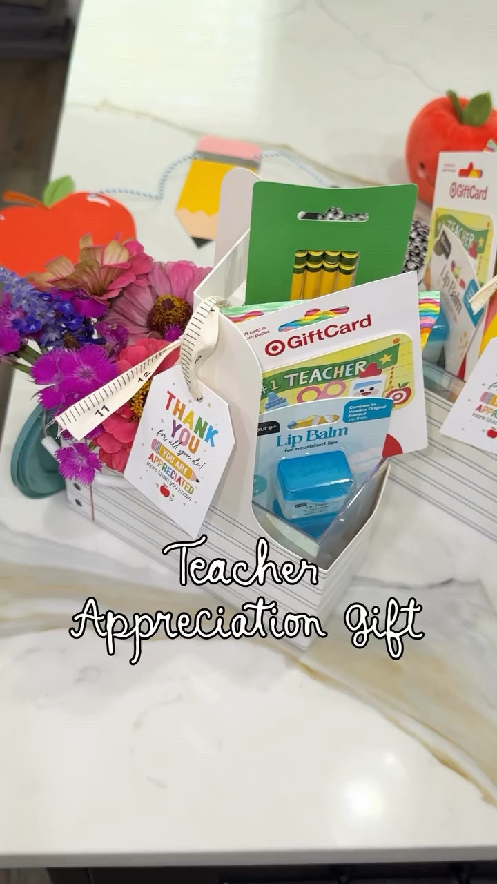 Combined two of my previous gift ideas to gift as one using these notebook drink carriers with tags! Filled the mini Lowe’s buckets with flowers & the dollar tree pencil cup finds for an affordable last min idea! 📓✏️🍎
If you want the link to the carriers and mini Lowe’s buckets, Follow + comment “SHOP” for a link! (make sure you’re following to receive it) ✨ & if you love Holiday finds and gift ideas, follow along for more!