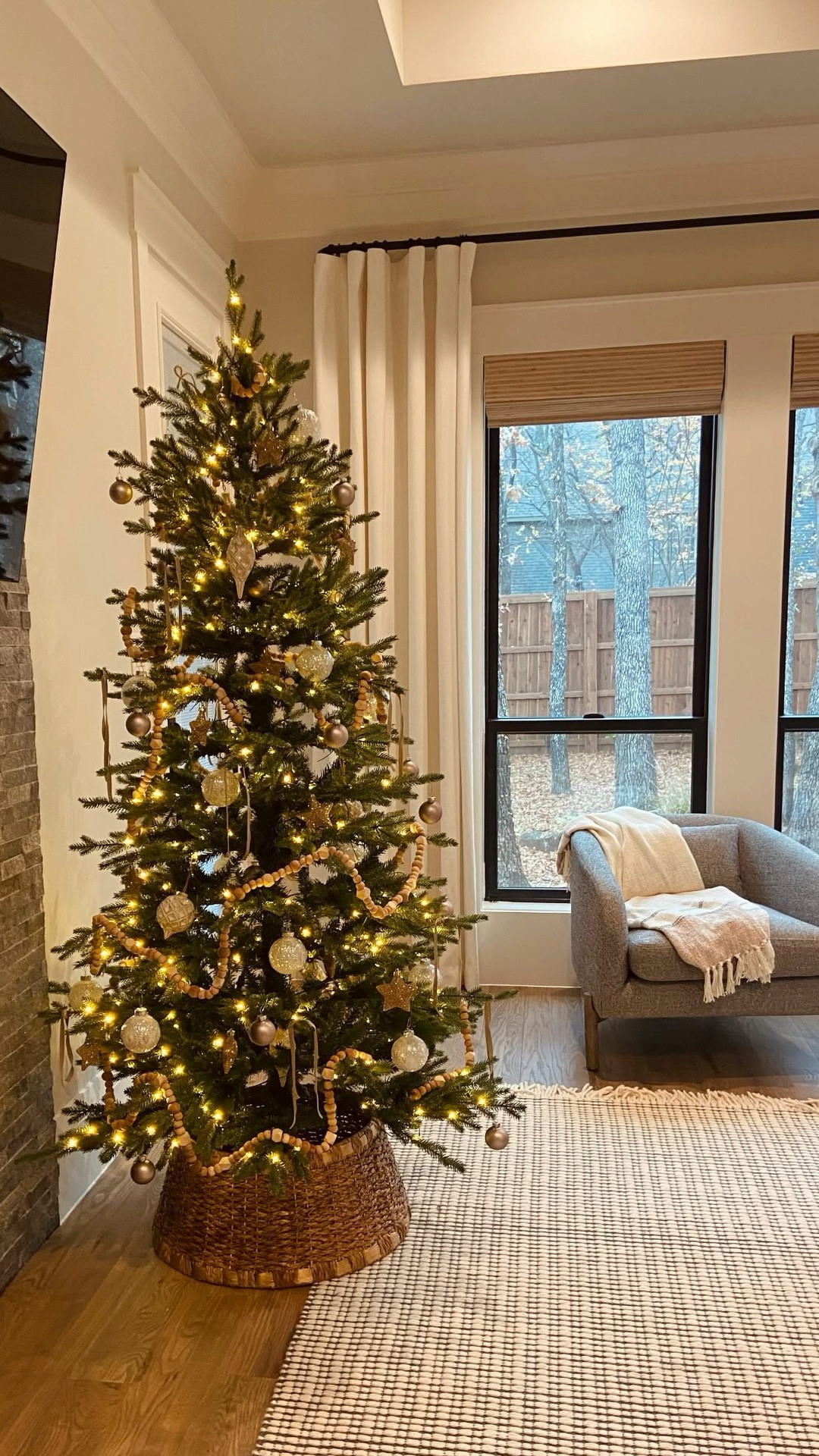 Sweet, minimal, neutral Christmas tree decor 

#LTKHome #LTKHoliday #LTKSeasonal