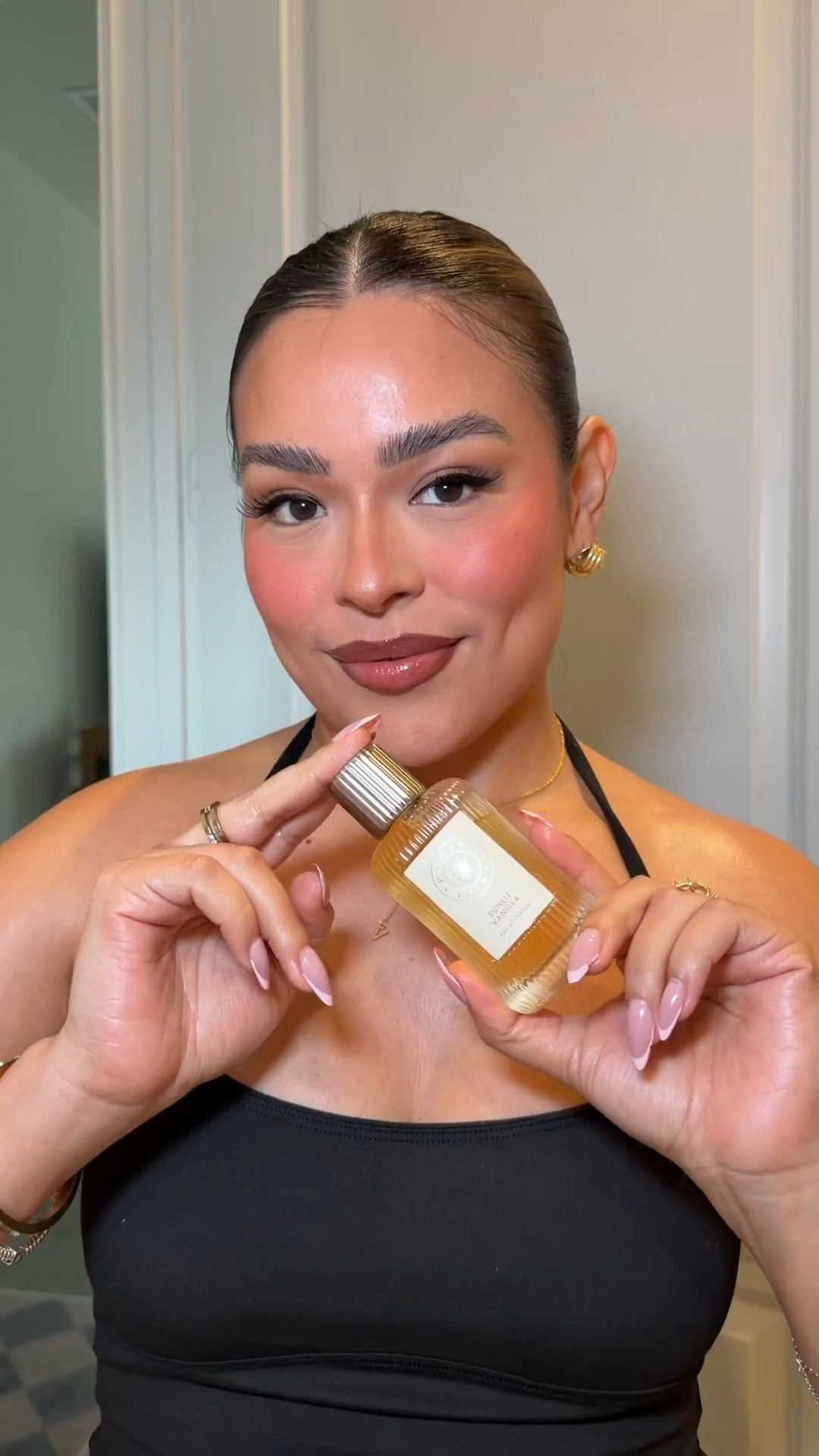 Vanilla cloud with a glass skin finish 🍨
scent combo: @amika body oil + @yvesrocherusa Monoï de Tahiti shimmer oil + @summerfridays vanilla perfume+ @ellisbrooklyn marshmallow spray ✨

#bodycare #perfumeoftheday #bodyoil #glassskinglow #glowyskin