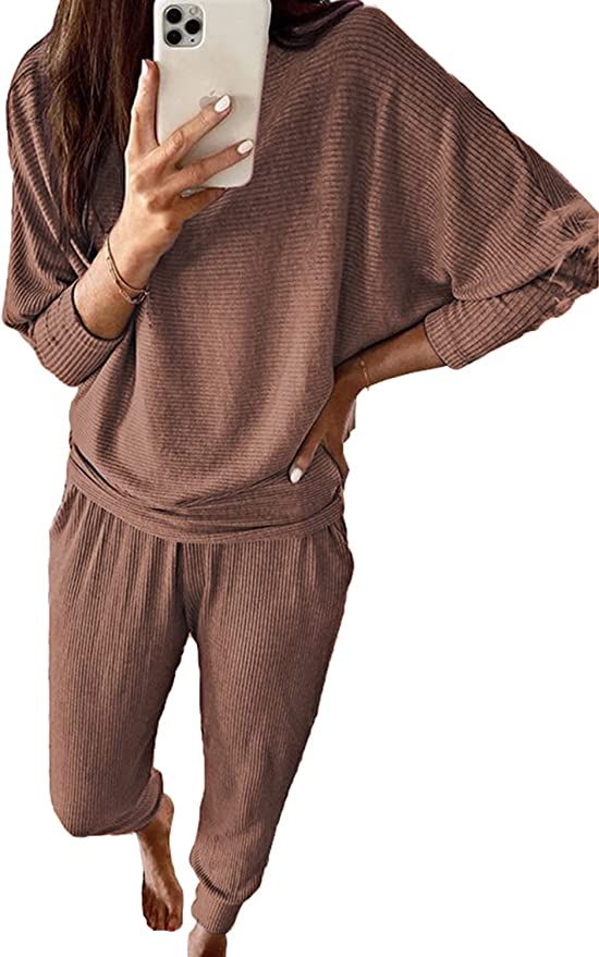 PRETTYGARDEN Women's 2 Piece Sweatsuit Solid Color Long Sleeve Pullover Long Pants Tracksuit | Amazon (US)