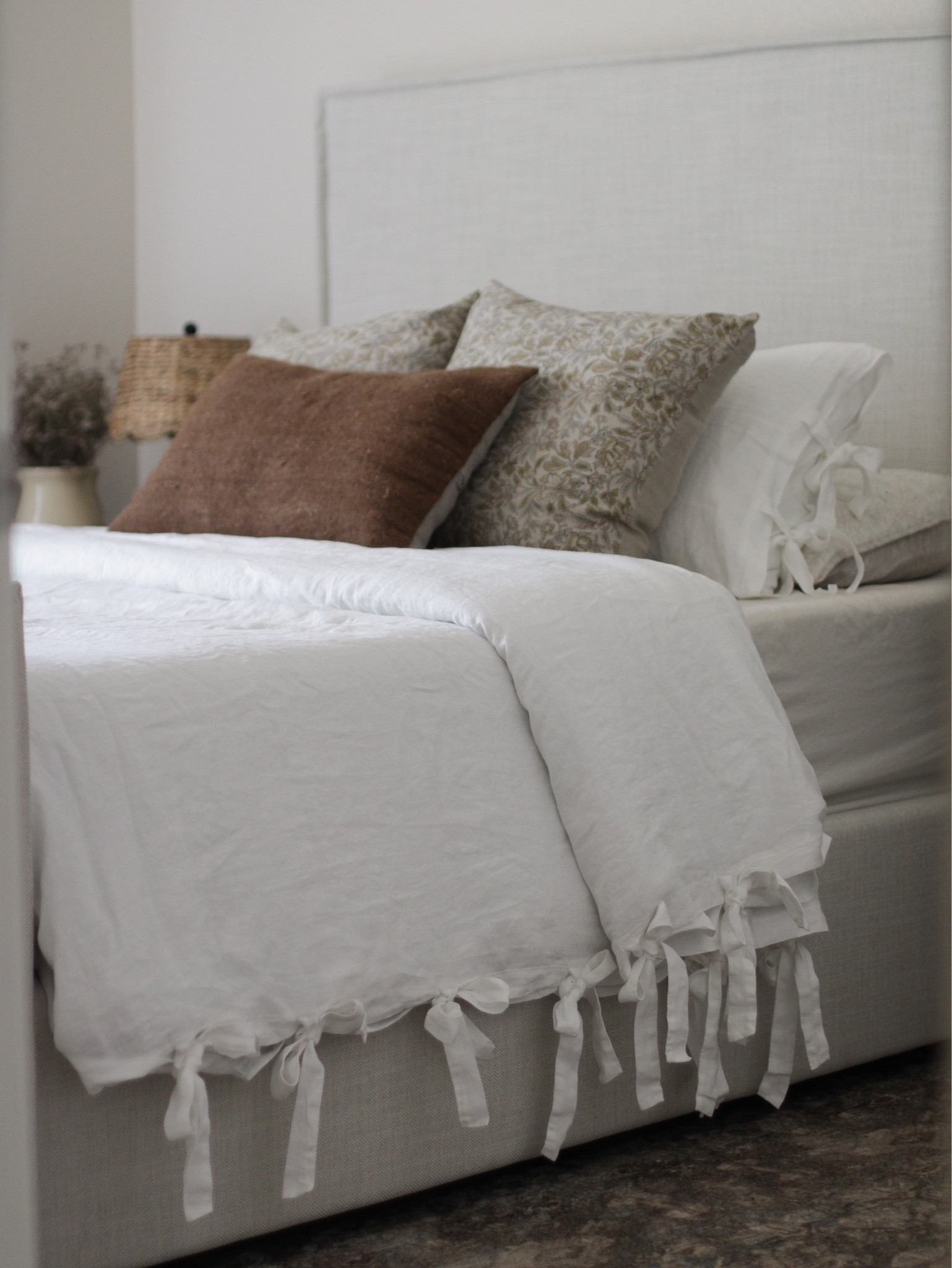 White linen tie bedding 
