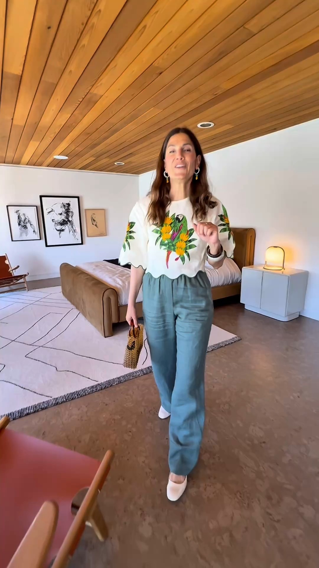 OOTD 💚
Parrot print top from @farmrio + green linen pants from @mango = tropical combo that always works 🦜🌿
Comfy, colorful, and full of good vibes.

#OOTD #FarmRio #MangoStyle #SummerLook #VacationVibes #BalamodaStyle

#LTKSeasonal #LTKStyleTip #LTKOver40