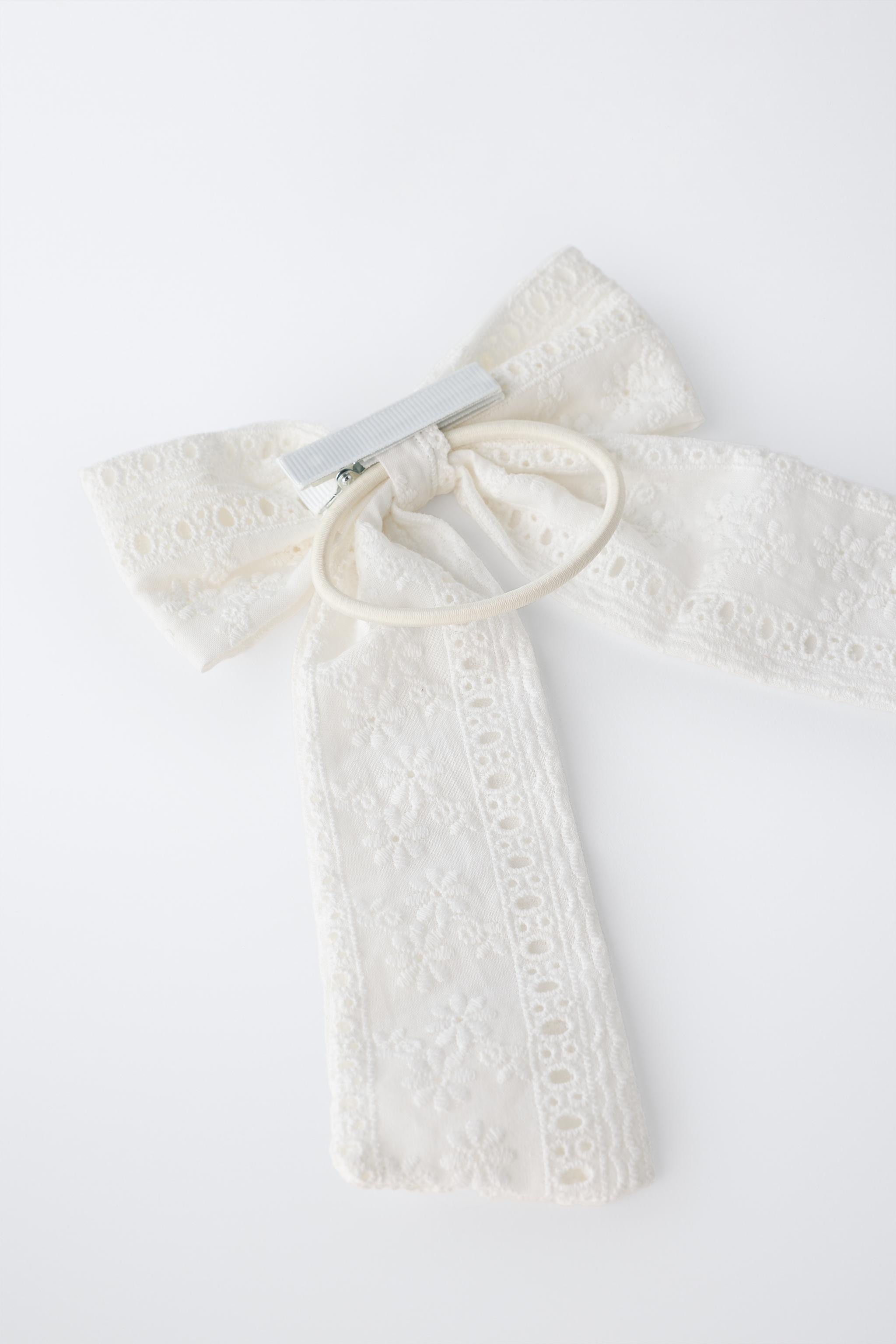 CUT-OUT BOW ELASTIC AND CLIP | Zara US