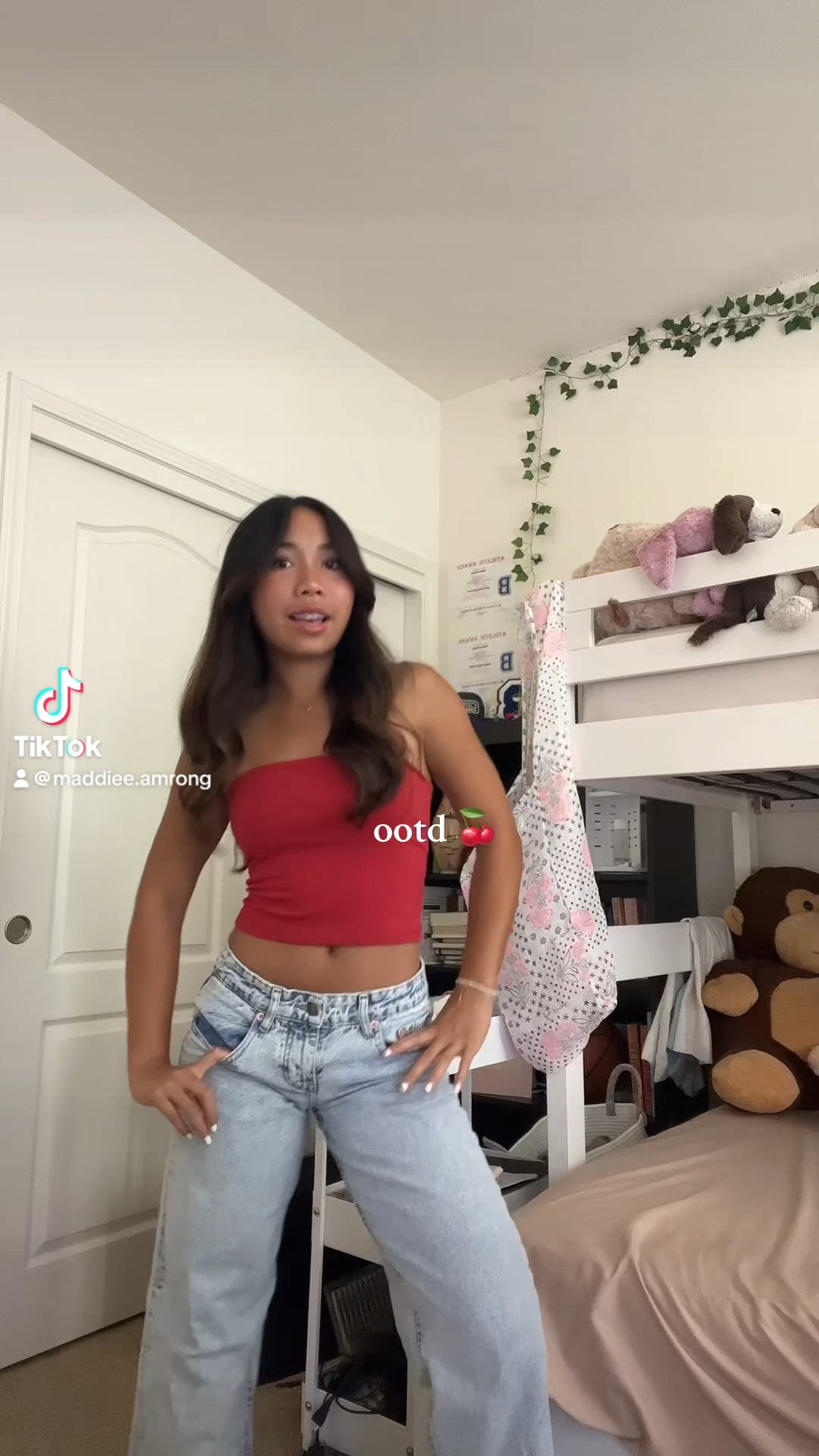 in love with this color 🍒
tube top: brandy melville
jeans: motel rocks (low rise parallel size w26 l32)

#LTKStyleTip #LTKBeauty #LTKVideo