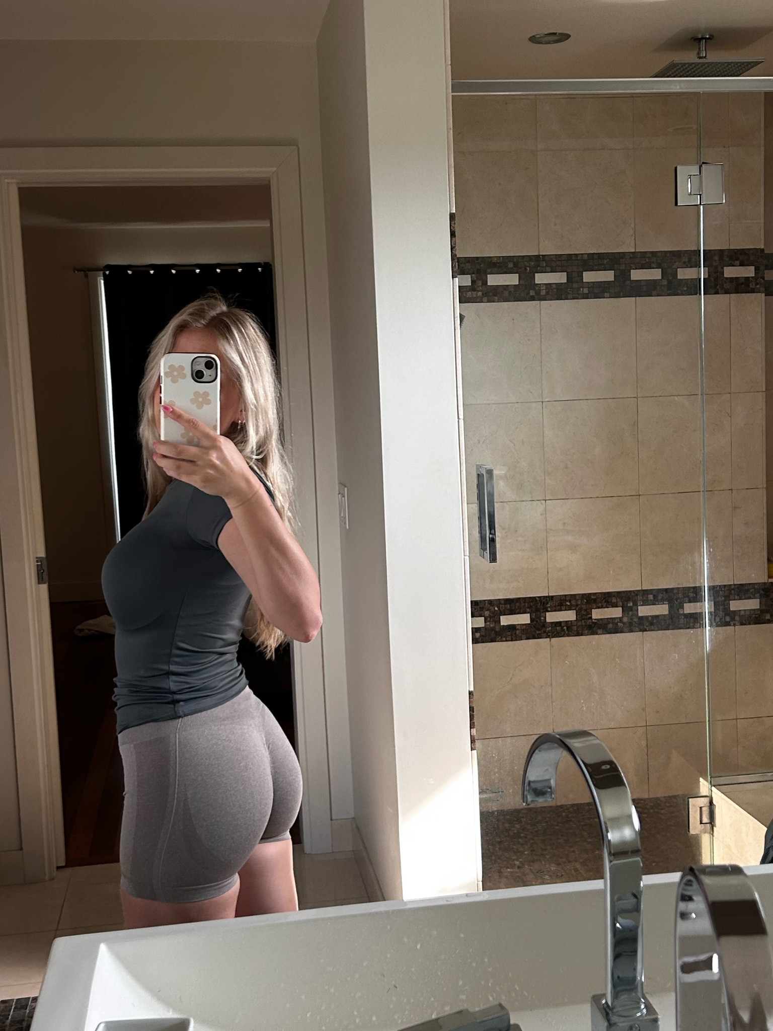 Flattering gym fit🏋🏽‍♀️ 

Shorts are AYBL Empower Seemless Shorts

#LTKfitness #LTKsummer #LTKcanada