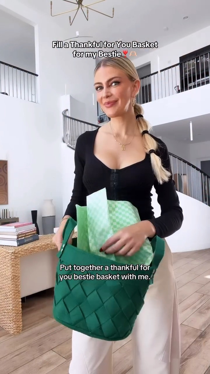 And I’m always so so thankful for my cutest little helper princess!!!💖🥰
xx Angelina Claire @maelys_cosmetics @belleladore @liverpoollosangeles @pacificabeauty @kristinesshair @versed @jonesroadbeauty @facerealityskincare #giftbasket #girlmomlife #suprisegift #bestiegift #girlmama

#LTKBeauty #LTKHoliday #LTKselfcare