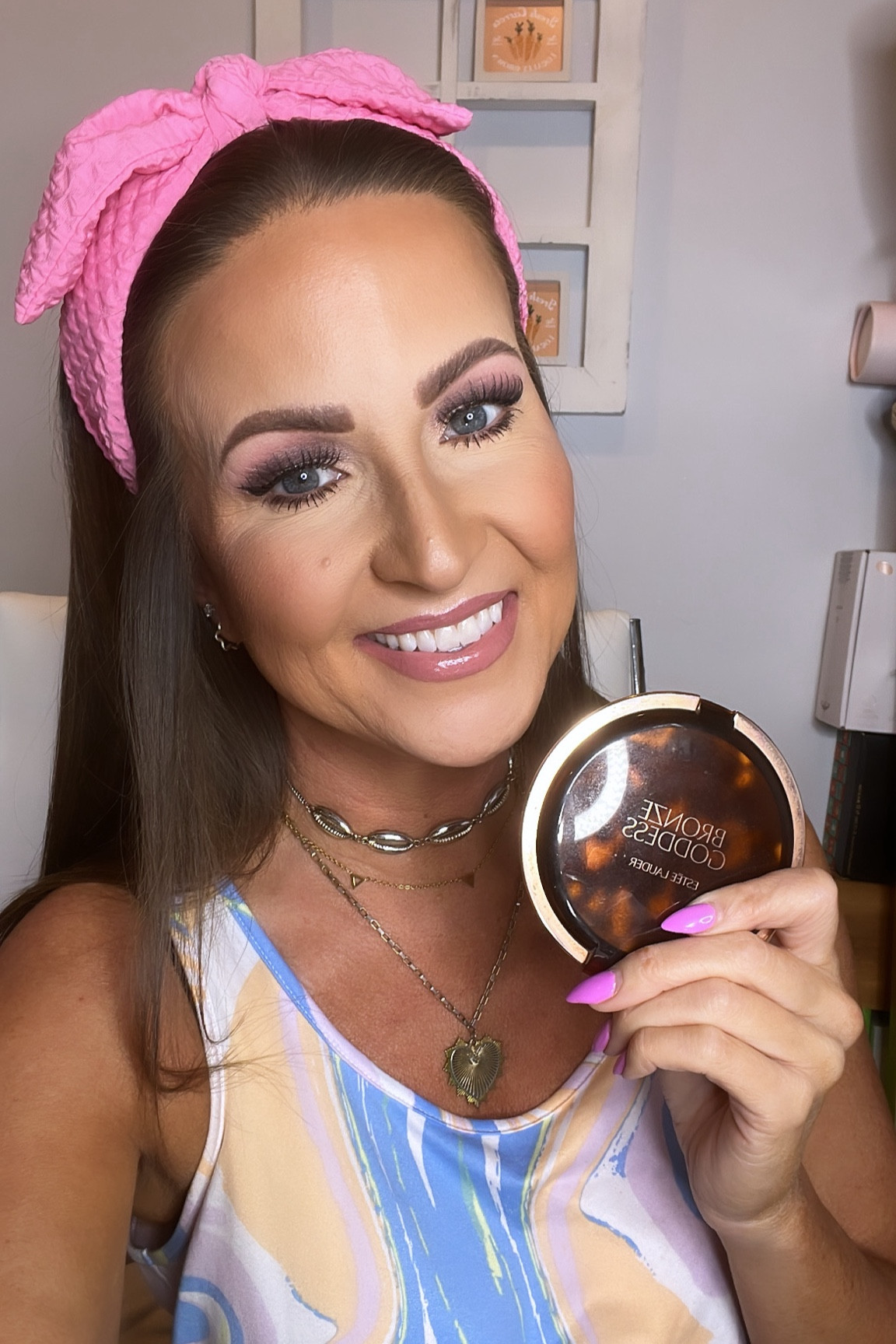 Today’s makeup look 

Estée Lauder Bronzer: 3 Medium Deep
Urban Decay Foundation: 18 Medium Neutral
Shape Tape Concealer: Light Sand
Revlon Lip Liner: Mauve
NYX Lip Gloss: Eclair
ABH Brow Powder: Dark Brown 
L’Oreal Blush: Blushin’ In Riviera 


