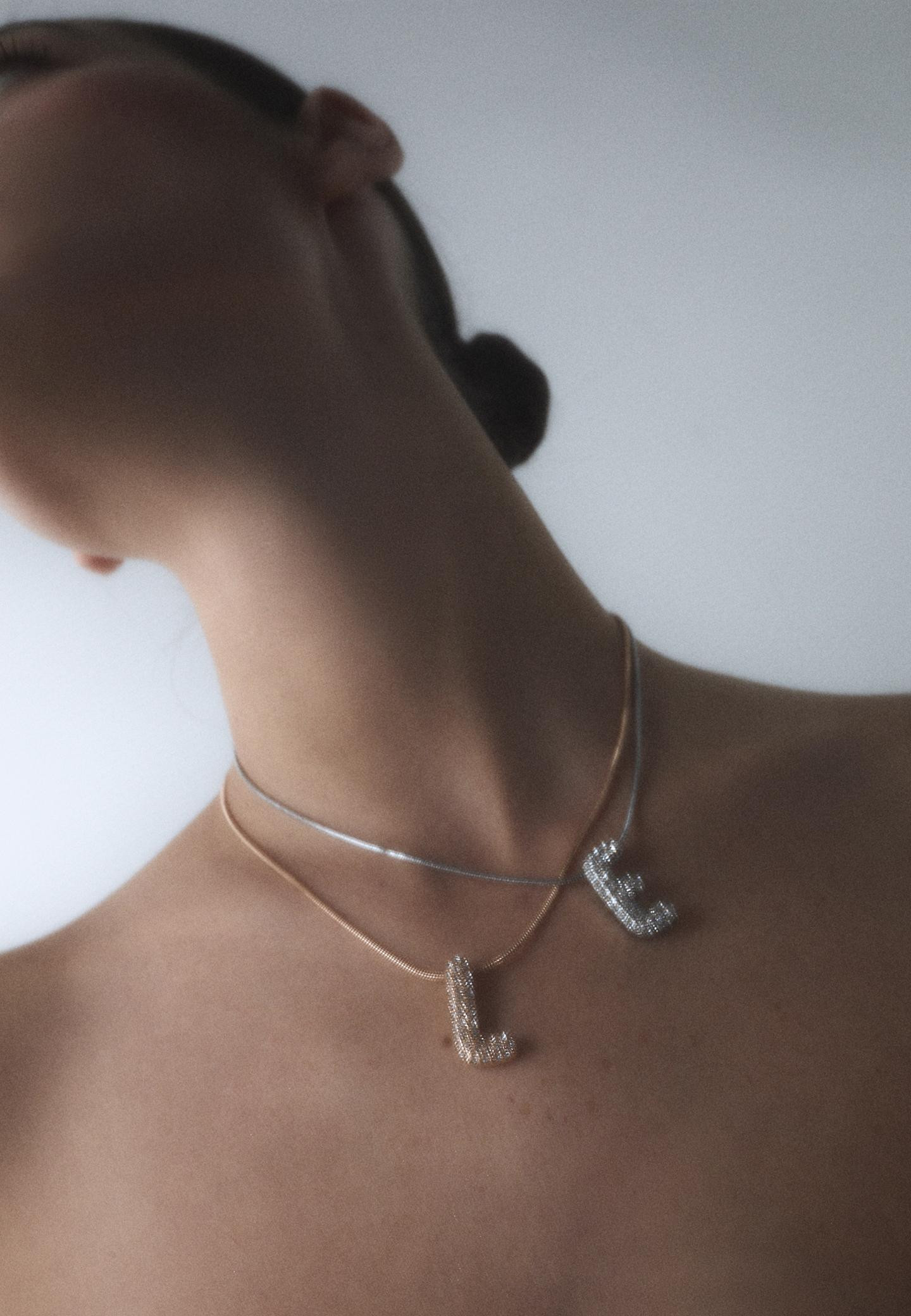 Collier initiale brillants - Afficher tout femme | Stradivarius France | Stradivarius (FR)