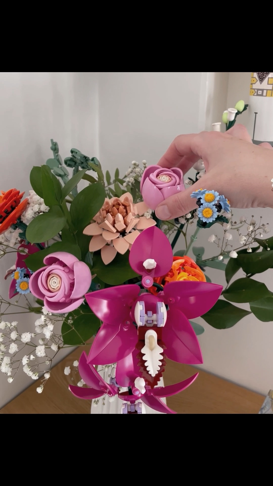 Bouquet de fleurs Lego. Mixer fleurs fraîches et fleurs artificielles. Déco colorée. 

#LTKfrance #LTKeurope #LTKhome