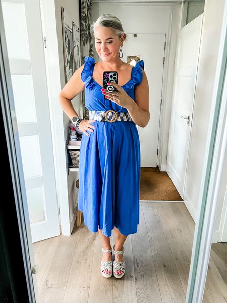 Outfits of the week. A simple blue cotton dress with ruffle detail along  the neckline. Paired with a rattan belt (Norah, last year) and espadrilles sandals (old).



#LTKover40 #LTKmidsize #LTKeurope