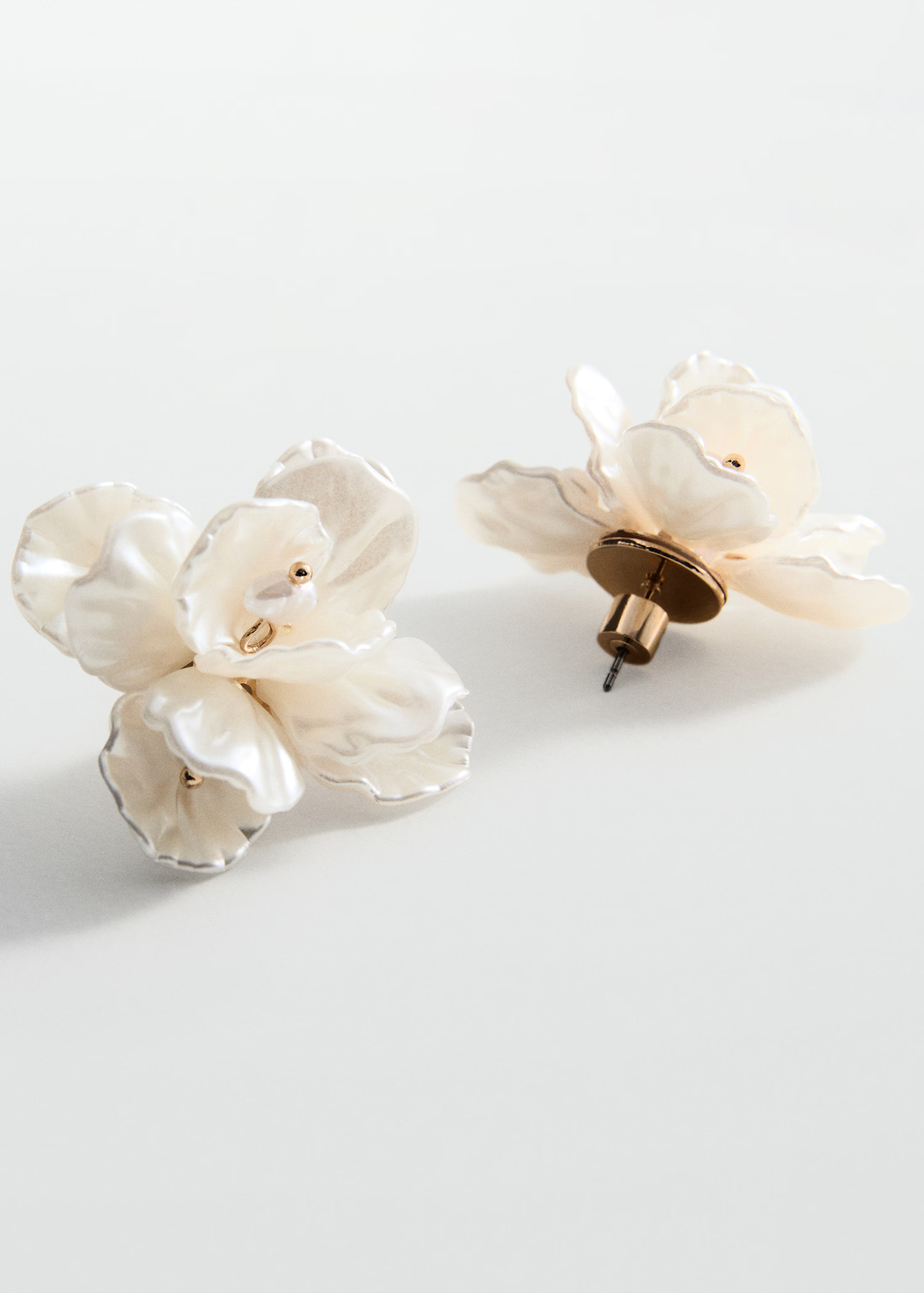 Floral earrings - Women | MANGO United Kingdom | MANGO (UK)