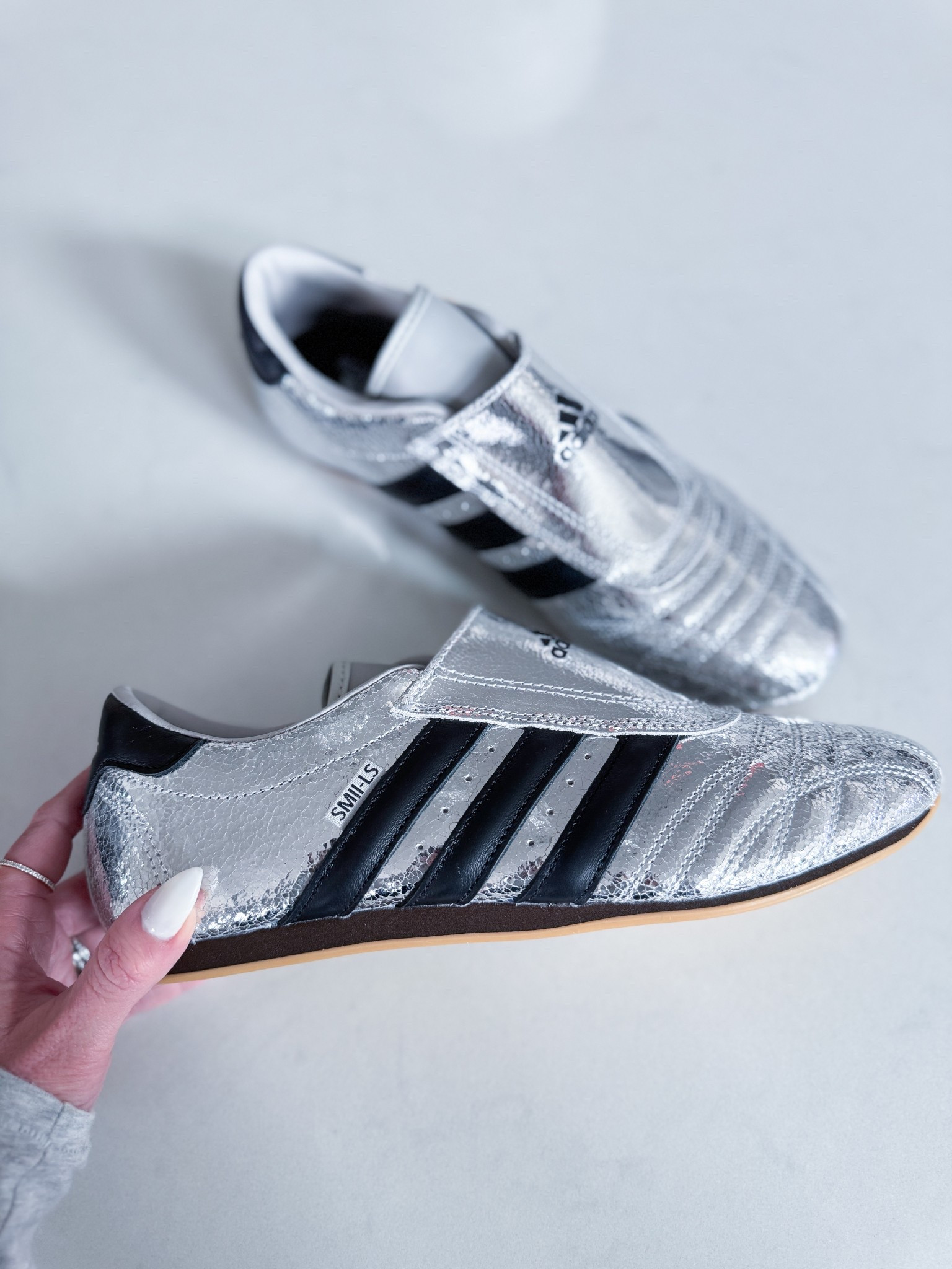 I have been loving the metallic shoe trend & when I saw this perfect pair I knew just how to style them. Also tagging a more budget friendly, similar option. 

metallic shoes - silver shoes - spring shoe trends - summer shoe trends - adidas

#and321 👋🏼👀 

#LTKStyleTip #LTKShoeCrush #LTKFestival