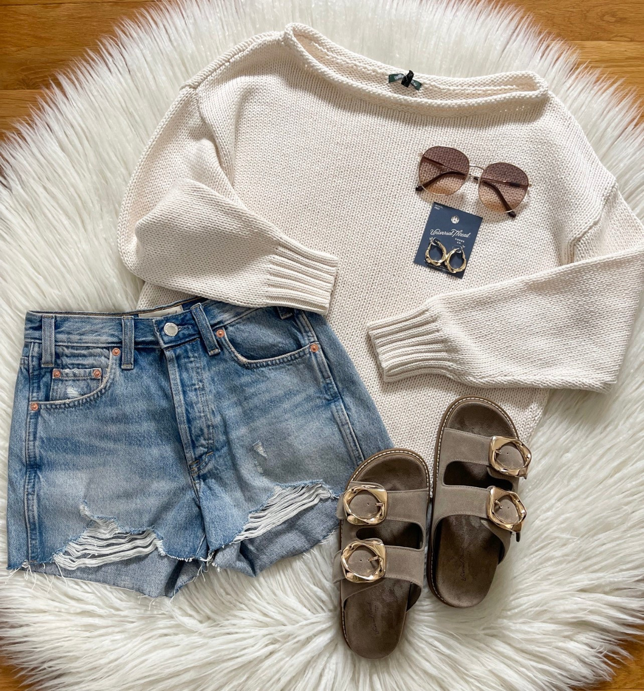 Cutest sweater for spring! Reminds me of the expensive version 😉 

#LTKootd
