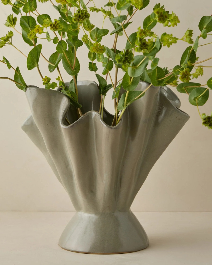 DARCIA VASE in GREEN
UMMMMM yes please!!!!
Add texture and dimension to your table or kitchen island with this ruffled stoneware vase😍😍
Fill with flowers or keep it empty.
The reactive glaze is stunning! 