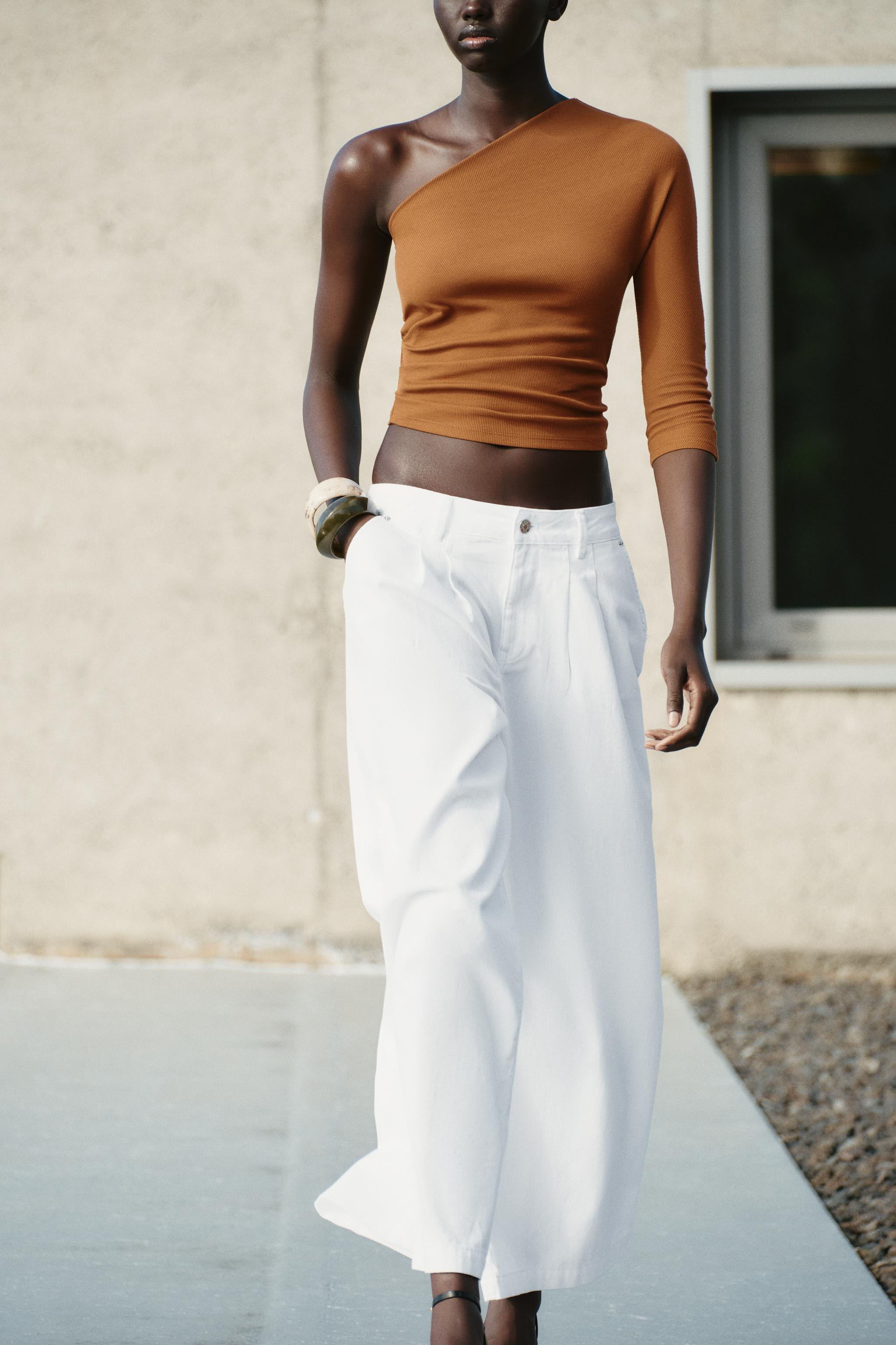 RIBBED ASYMMETRICAL TOP | Zara US