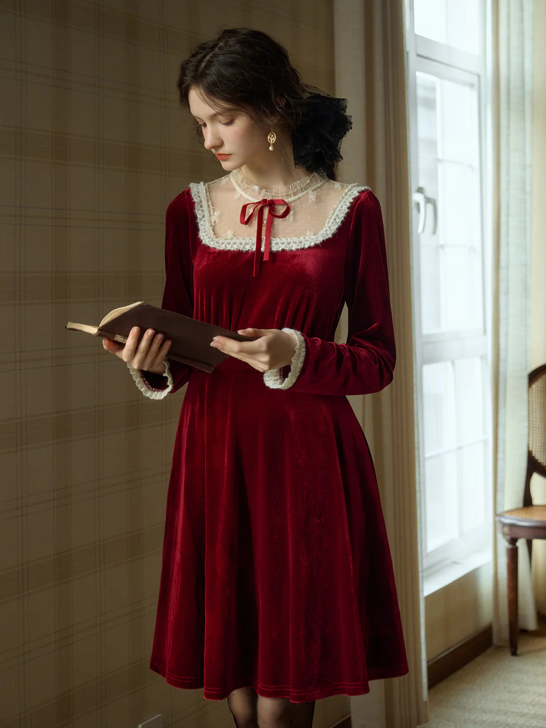 Janelle Retro Elegant Bow Lace Splicing Round Neck Velvet Dress | SimpleRetro