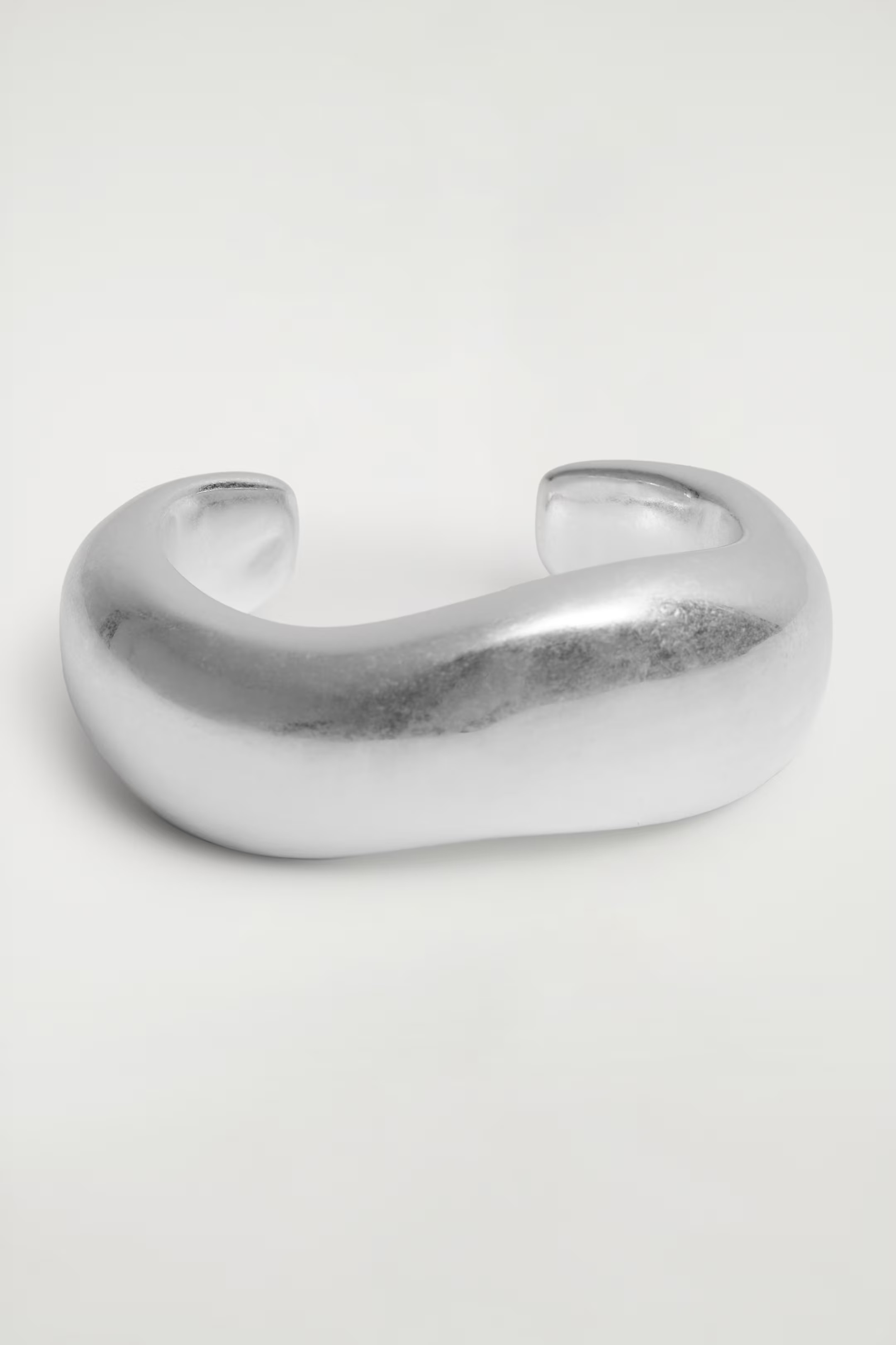 CHUNKY CURVED BANGLE | H&M (UK, MY, IN, SG, PH, TW, HK)