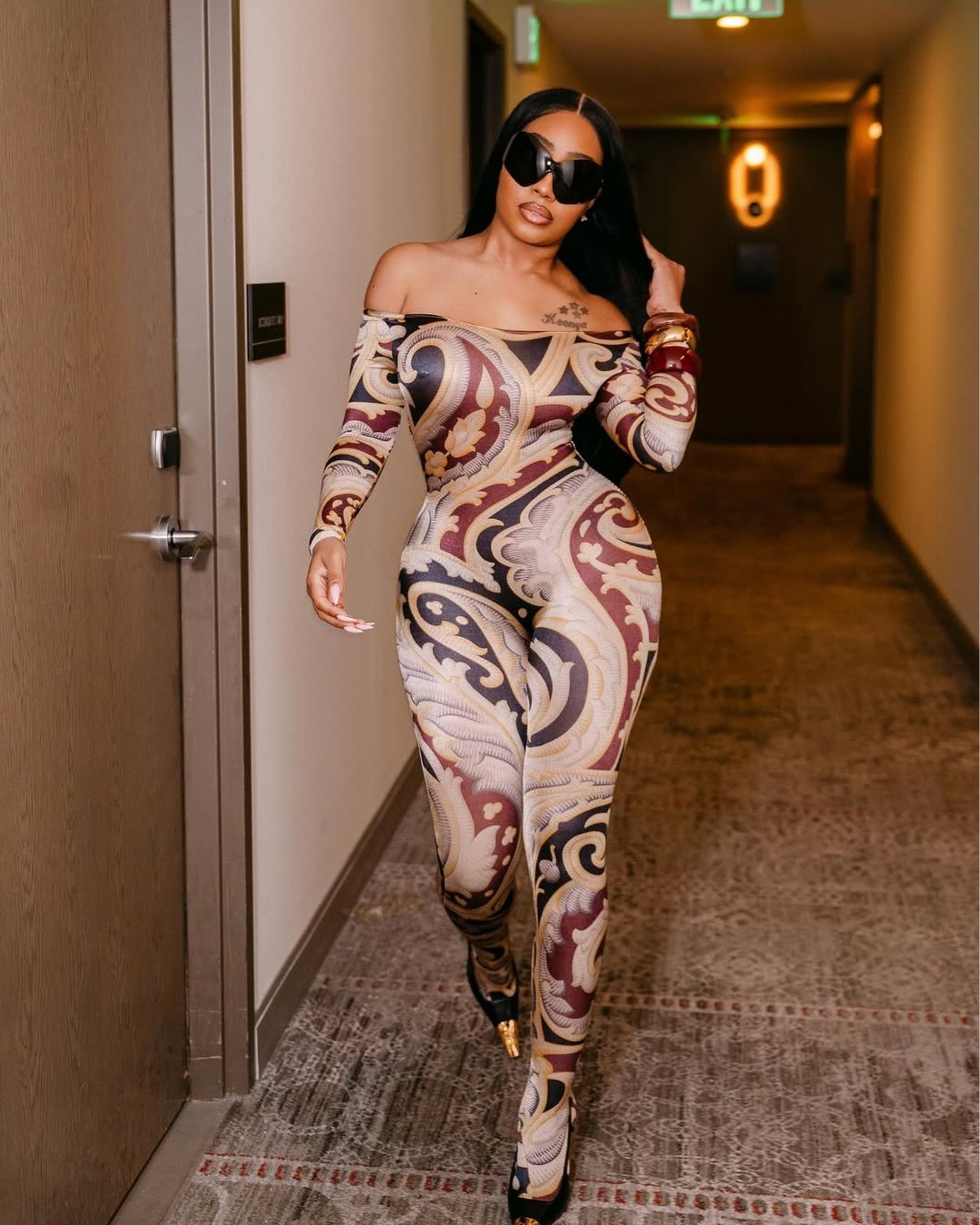 You ask, we answer! @shakeerah2.0 says, “Can we get deets on Yung Miami’s look ?🤗” @yungmiami305 promoted @resharoulette wearing a $550 @wolford x @etro catsuit and @ysl shoes. Hot! Or Hmm..? Find a link to purchase in our bio.
📸 IG/Reproduction #yungmiami #yungmiami305 #yungmiamifbd #yungmiami305fbd