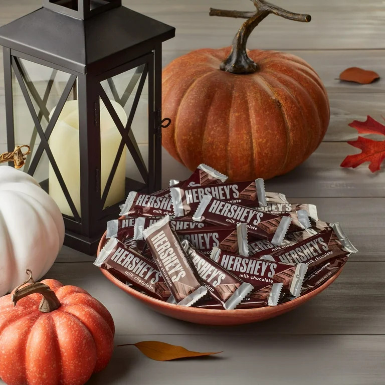 Hershey's Milk Chocolate Snack Size, Halloween Candy Bars Jumbo Bag, 19.8 oz | Walmart (US)