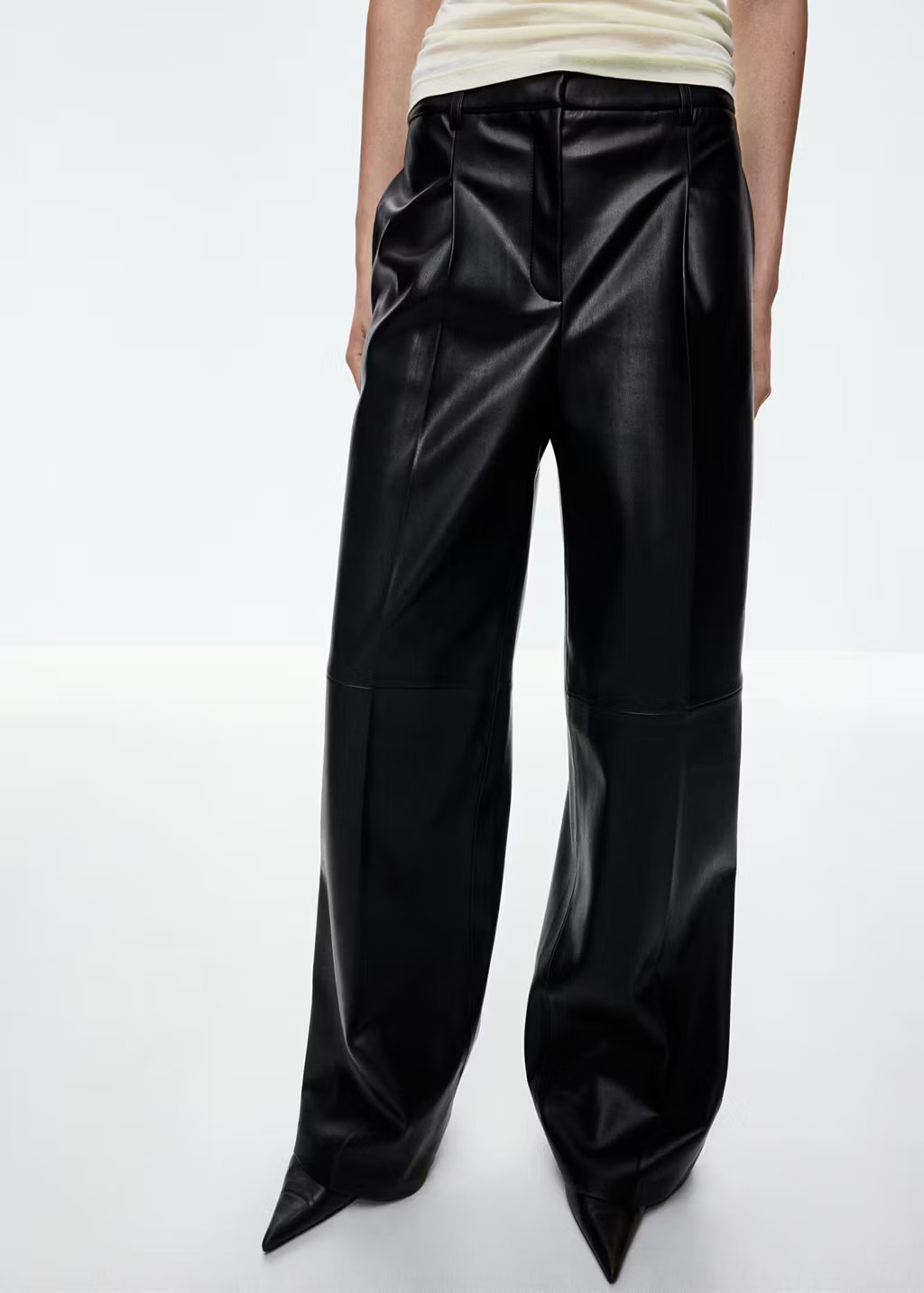 Wide leg faux-leather trousers | MANGO (UK)