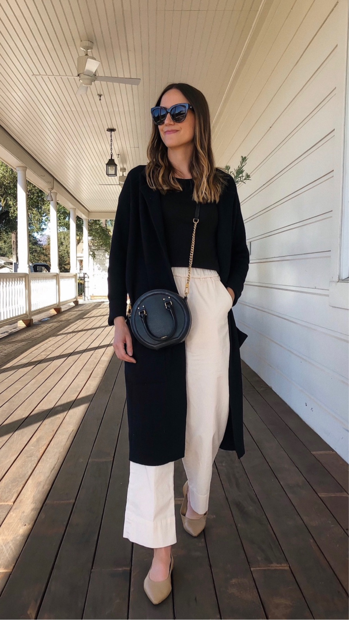 Fall outfit in black coatigan with black sweater paired with elastic waist trouser pant 🖤 I love this same look with sneakers for something casual! 