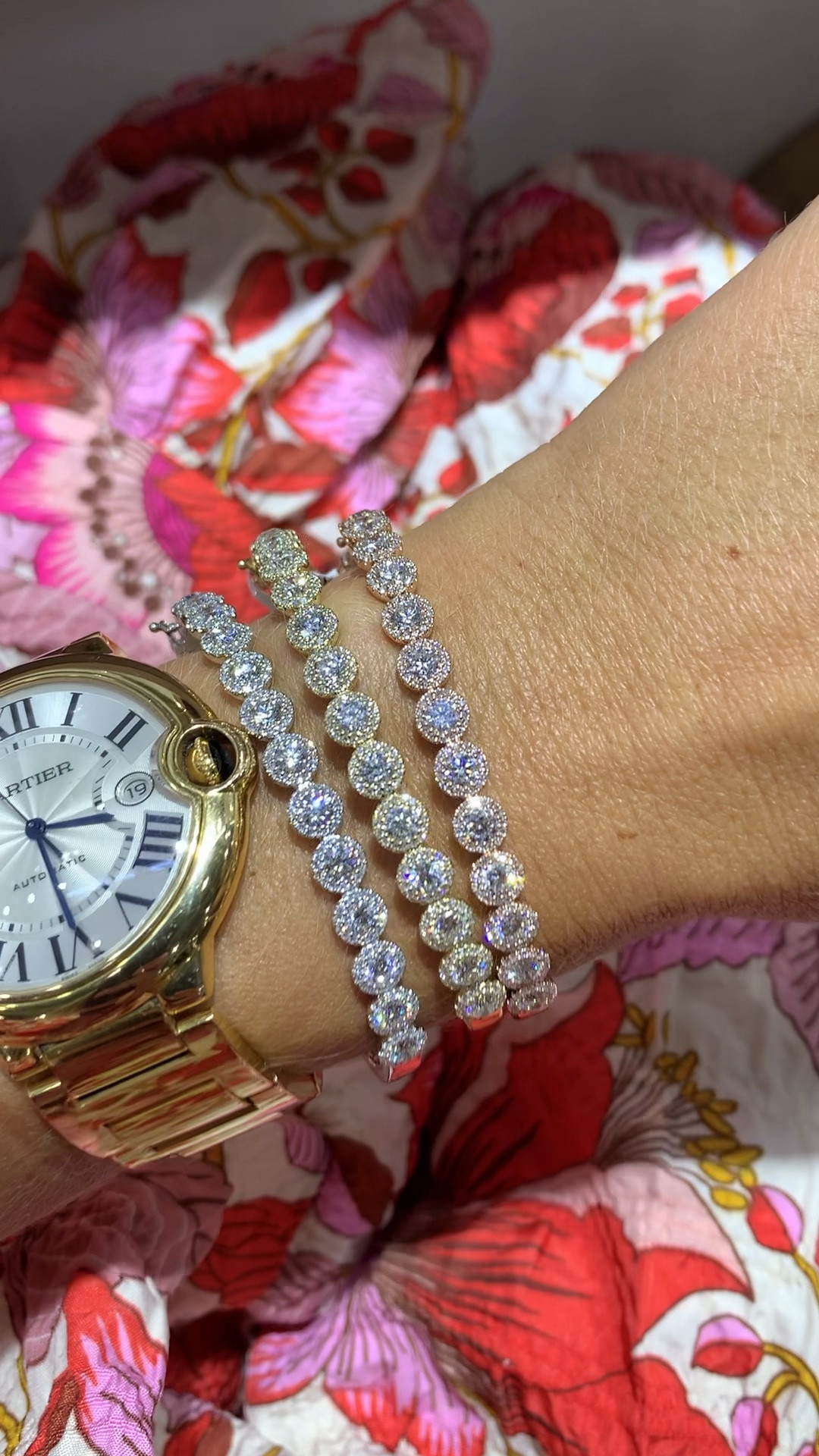 40% off! 14k Gold & diamond bangle bracelets in white rose & yellow gold. Holiday gift ideas or for your own wish list!

Diamond jewelry
Fine jewelry
Luxury
Tennis bracelet 
Sale
Christmas gift
Holidays
#sakspartner
#saksteam

#LTKHoliday #LTKGiftGuide #LTKSaleAlert