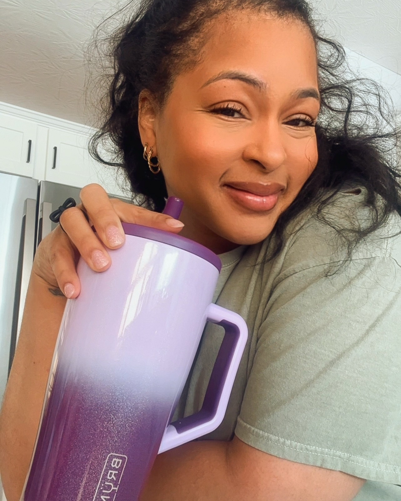 Happy Saturday from me & my Violet Crush 💜 Lord knows I love a good cup & this is giving 90s girly vibes! This would also make a great V-Day gift for her! Thank you, BruMate! #giftedbybrumate

*This is the 30 oz Era! 

#LTKValentine #LTKTravel #LTKActive