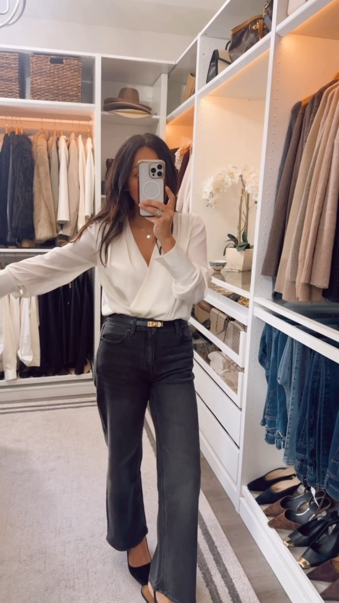 This blouse is a classic and will look great with anything you pair with it. The perfect option for any occasion. Fits TTS wearing a small. Jeans TTS wearing a 26 in the 28-inch inseam

@onequince #quincepartner 


#LTKFindsUnder100 #LTKOver40 #LTKootd