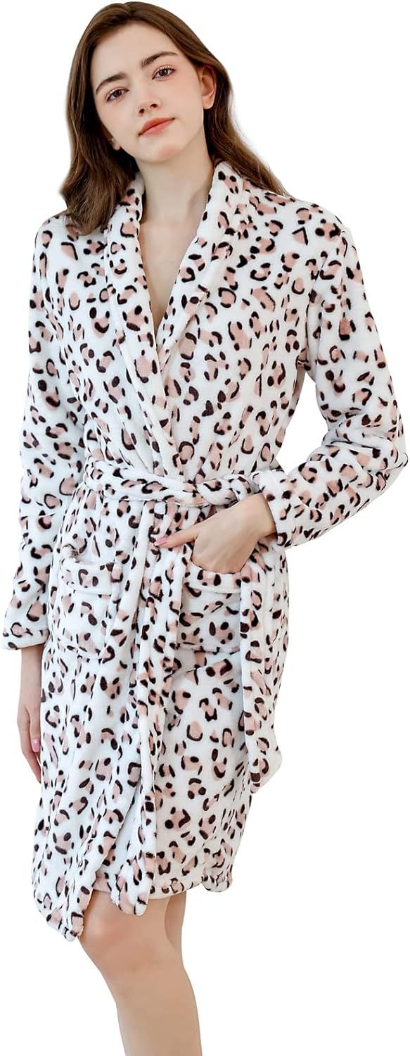 Plush Robes for Women Flannel Hooded Bathrobe Lightweight Fluffy Short Bath Robes Female Fuzzy Wo... | Amazon (US)