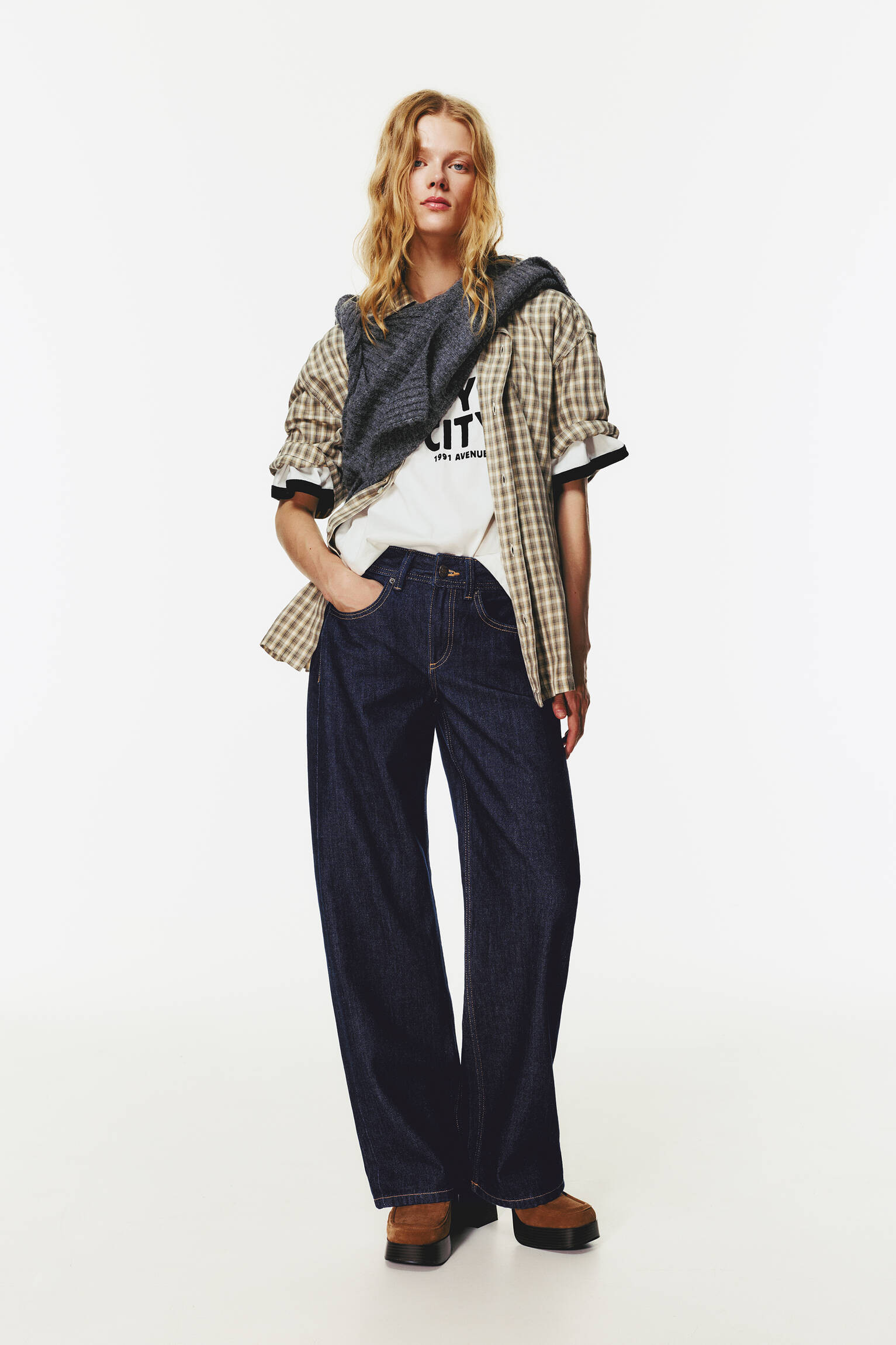 Low-rise straight leg jeans - pull&bear | PULL and BEAR UK